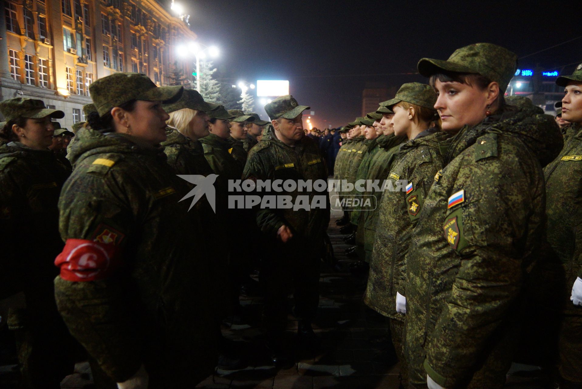 Екатеринбург. Первая ночная репетиция Парада Победы.