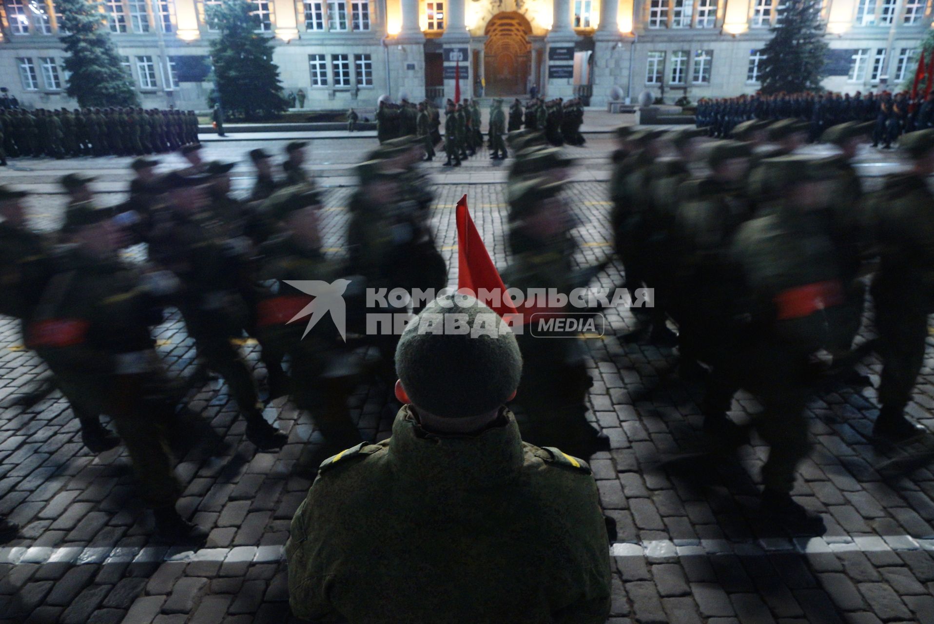 Екатеринбург. Первая ночная репетиция Парада Победы.