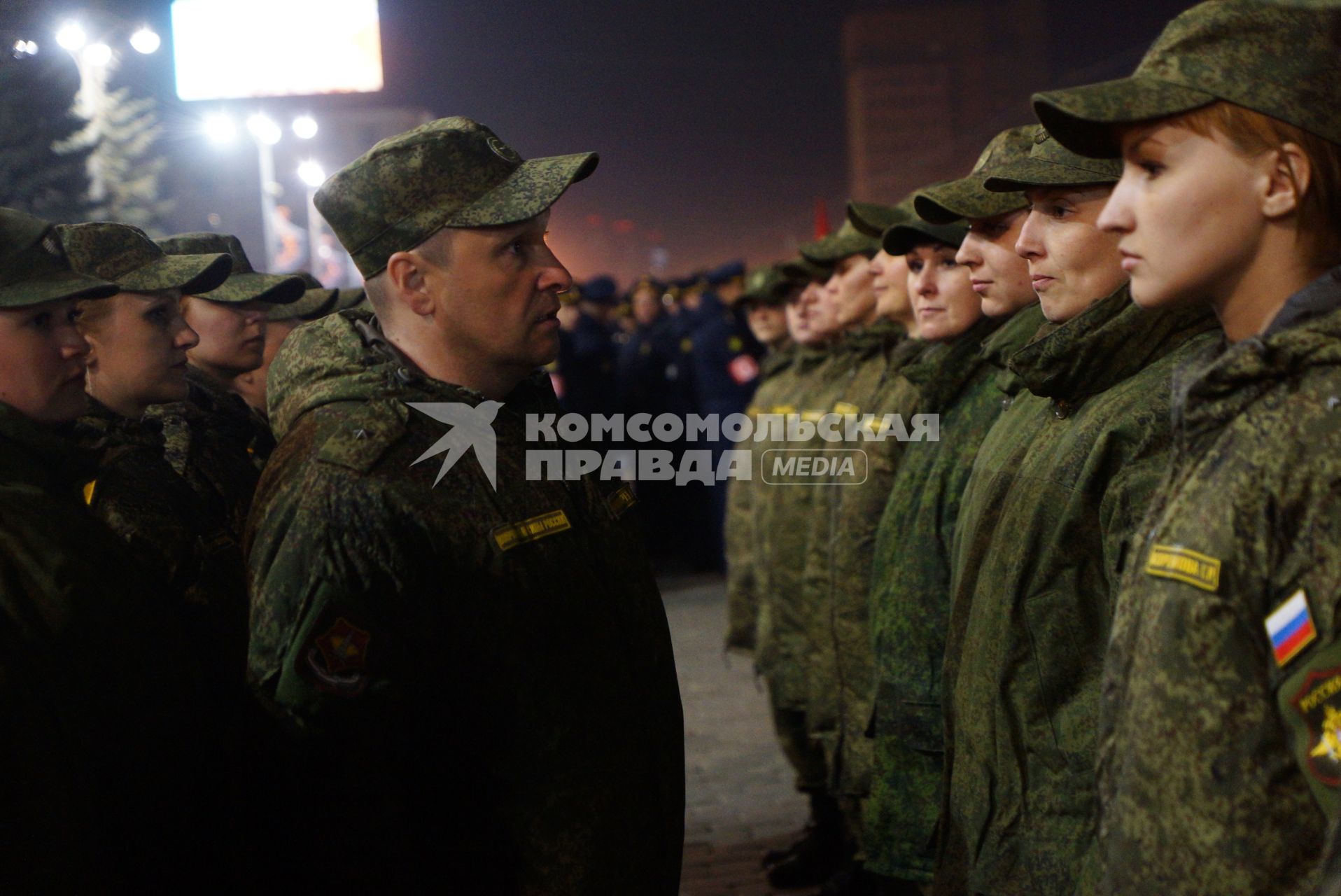 Екатеринбург. Первая ночная репетиция Парада Победы.