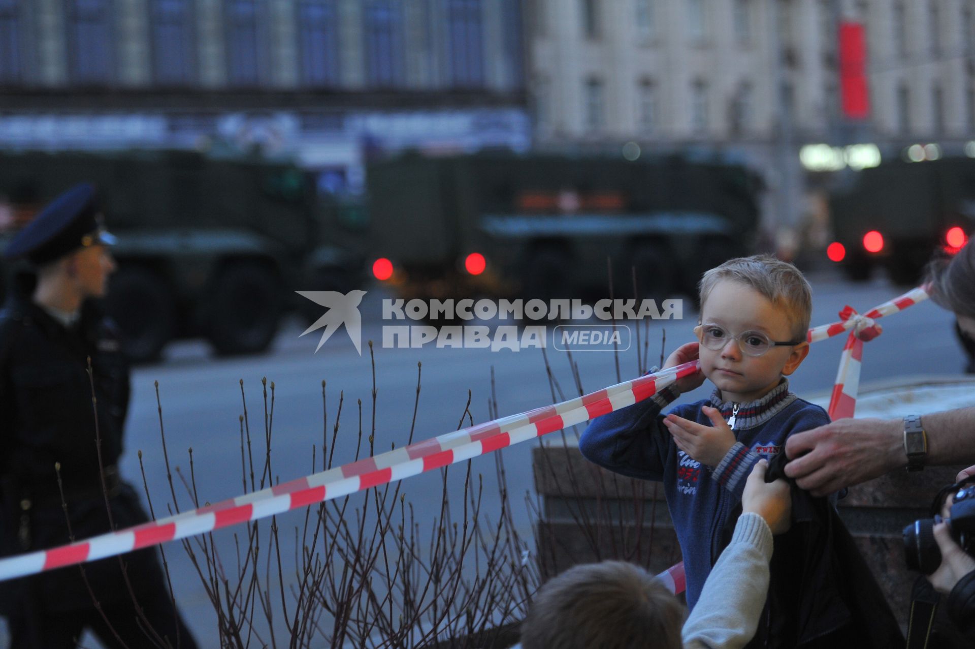 Москва. Военная техника движется по Тверской улице на репетицию Парада на Красной площади, в честь 70-летия Победы в Великой Отечественной войне.