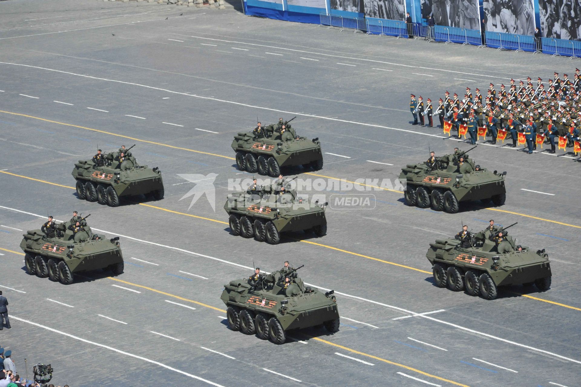 Москва. Бронетранспортеры БТР-82А во время генеральной репетиции Парада на Красной площади, в честь 70-летия Победы в Великой Отечественной войне.