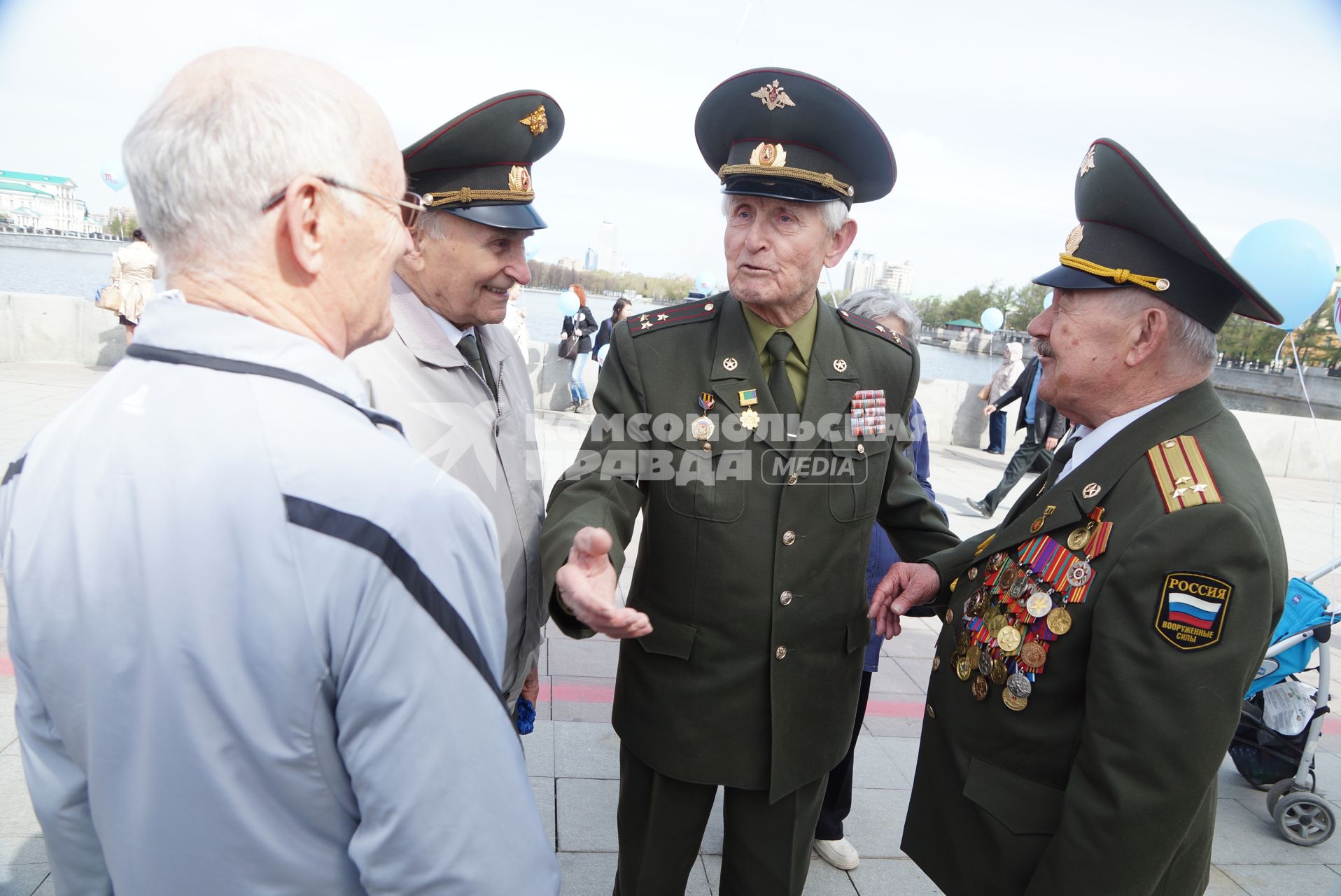 Ветераны во время проведения  всероссийской акции памяти \"70. Спасибо за мир\". Екатеринбург