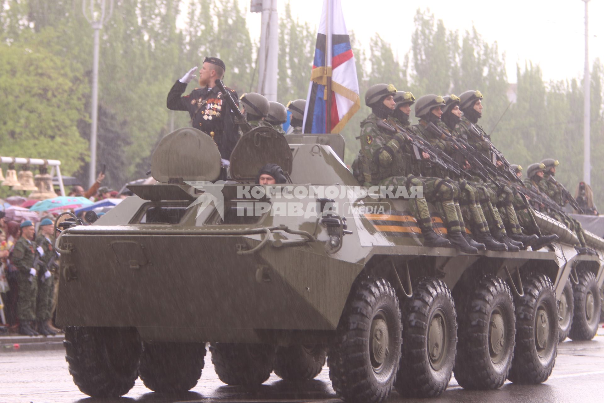 Украина. Донецк. Командир спецподразделения ДНР `Спарта` Моторола во время военного парада, посвященного 70-ой  годовщине Победы в Великой Отечественной войне на улице Артема.