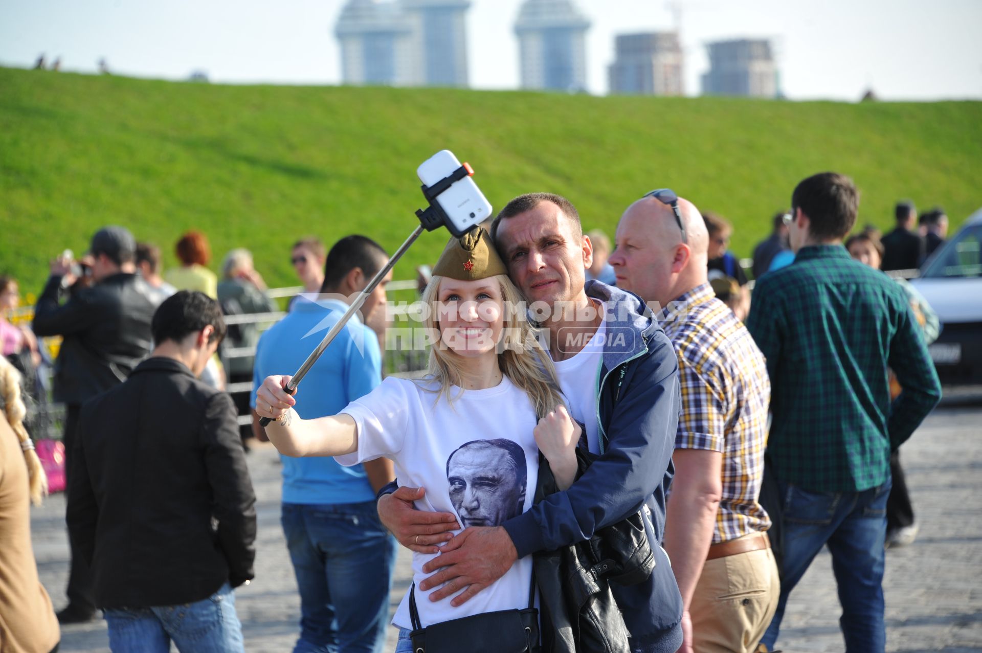 Празднования Дня Победы в Москве. Народные гуляния в Парке Победы на Поклонной горе.