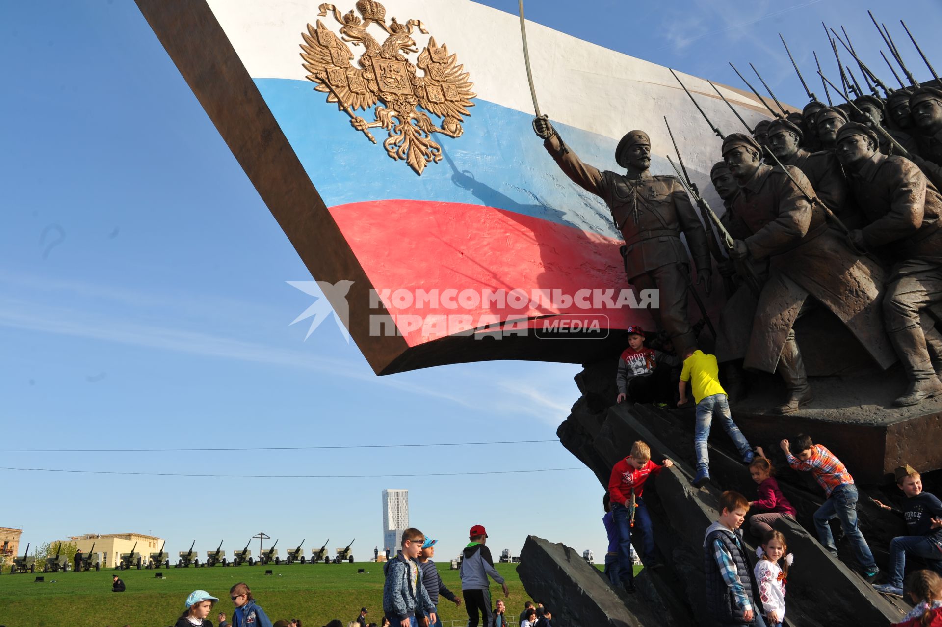 Празднования Дня Победы в Москве. Народные гуляния в Парке Победы на Поклонной горе.