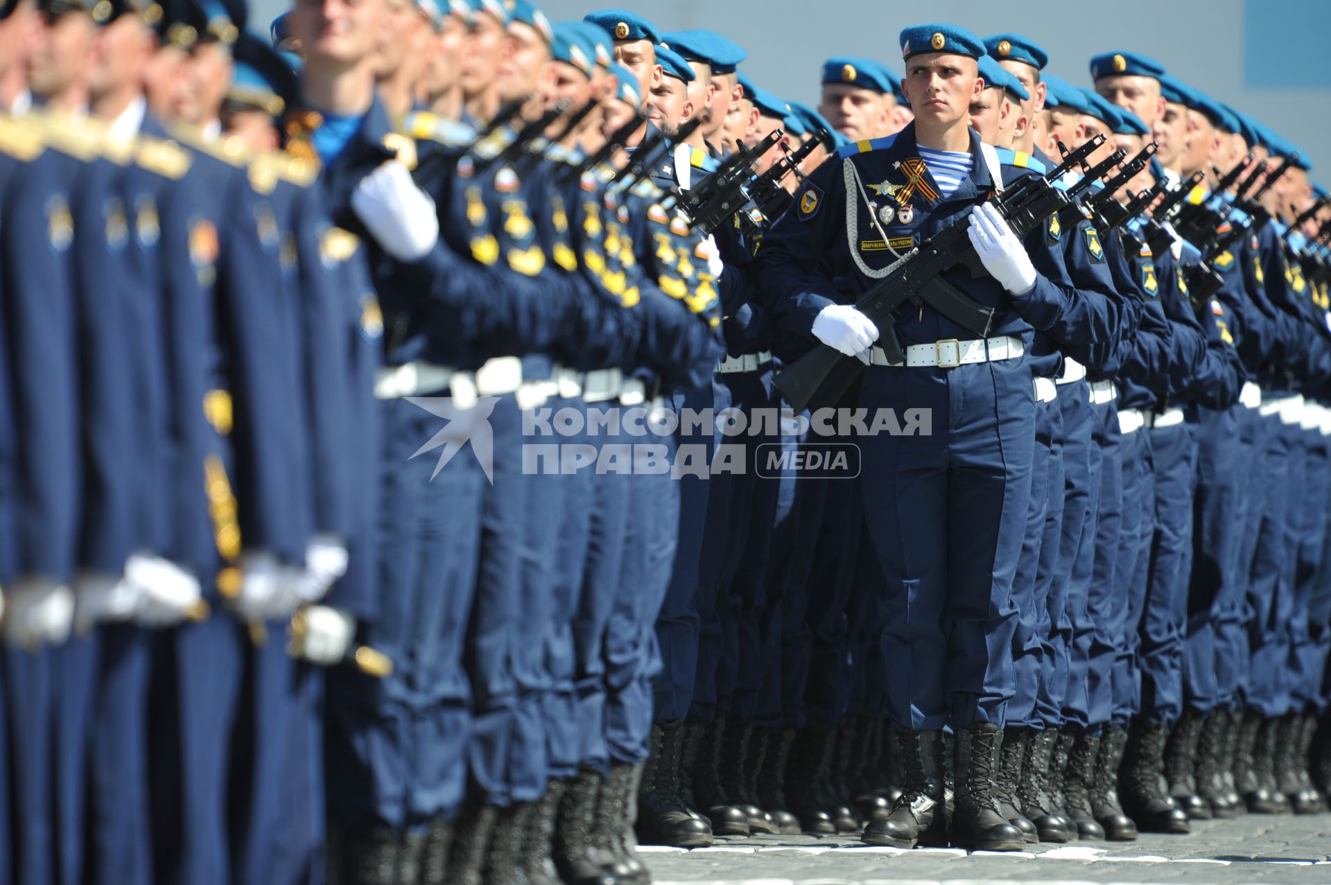 Москва. Военнослужащие Воздушно-десантных войск РФ во время  Парада на Красной площади, в честь 70-летия Победы в Великой Отечественной войне.