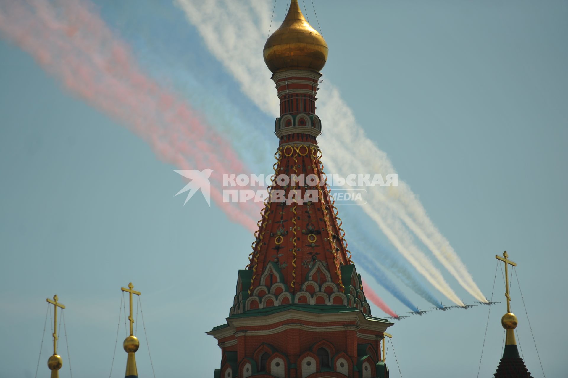 Москва. Штурмовики Су-25 во время парада авиации на Красной площади, в честь 70-летия Победы в Великой Отечественной войне.