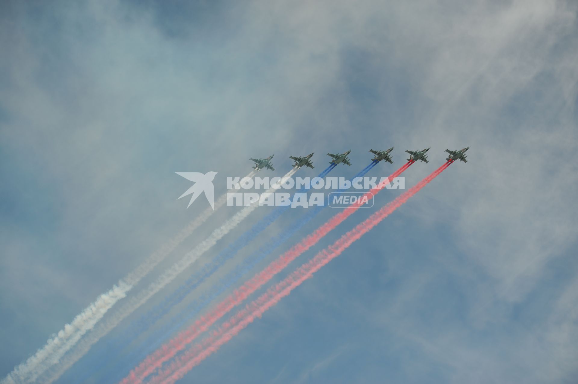 Москва. Штурмовики Су-25 во время парада авиации на Красной площади, в честь 70-летия Победы в Великой Отечественной войне.