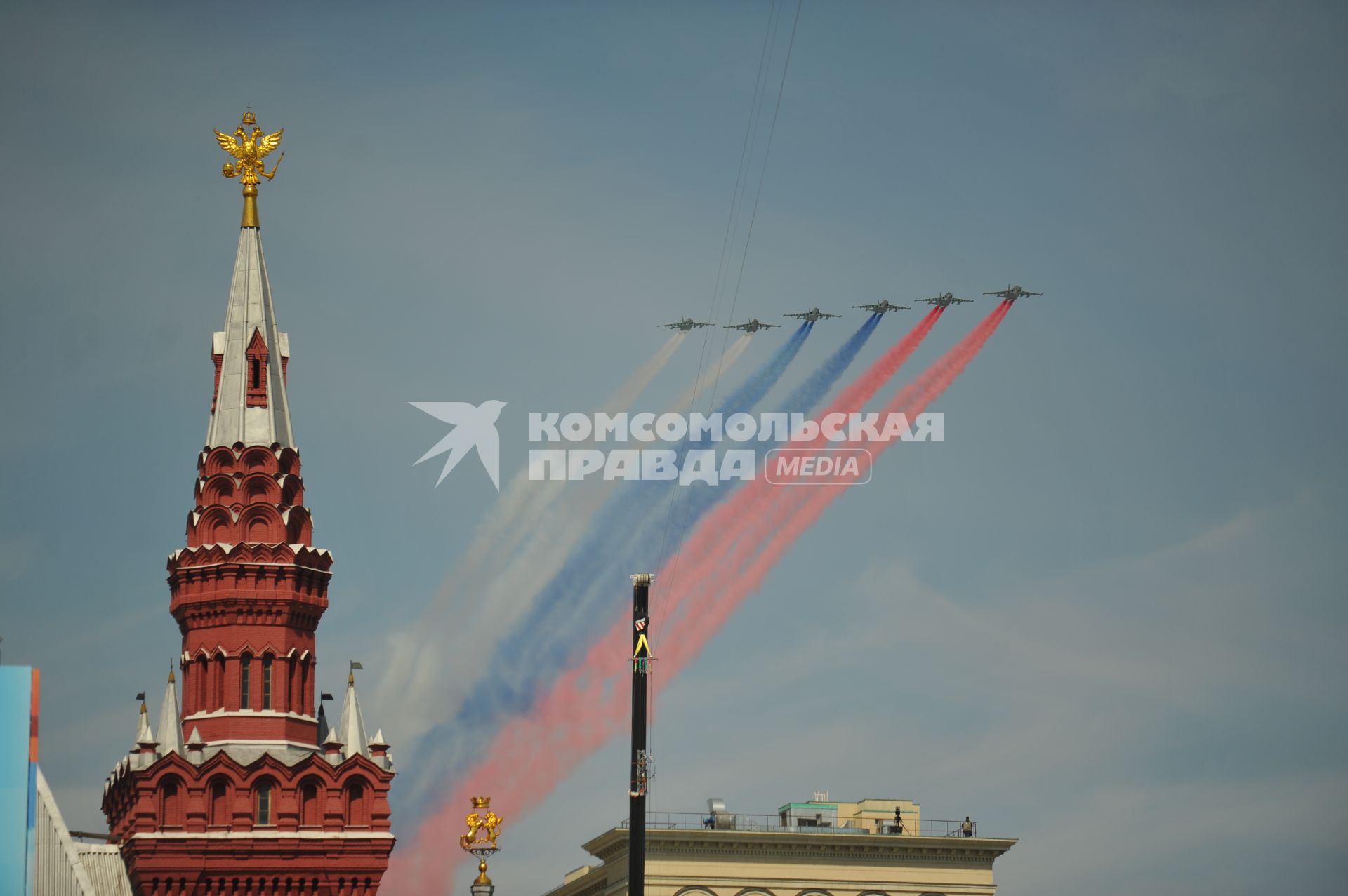 Москва. Штурмовики Су-25 во время парада авиации на Красной площади, в честь 70-летия Победы в Великой Отечественной войне.