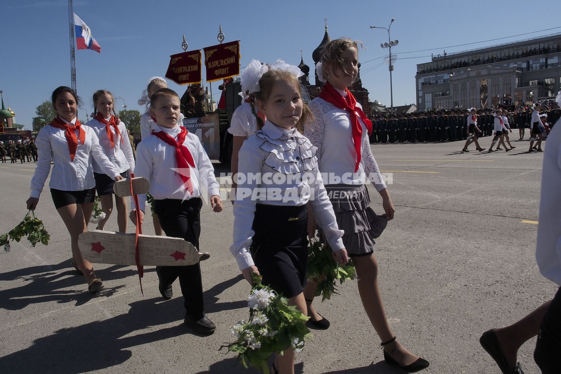 Тула. Театрализованное шествие во время парада Победы на площади Ленина, посвященном 70-летию Победы в Великой Отечественной войне.