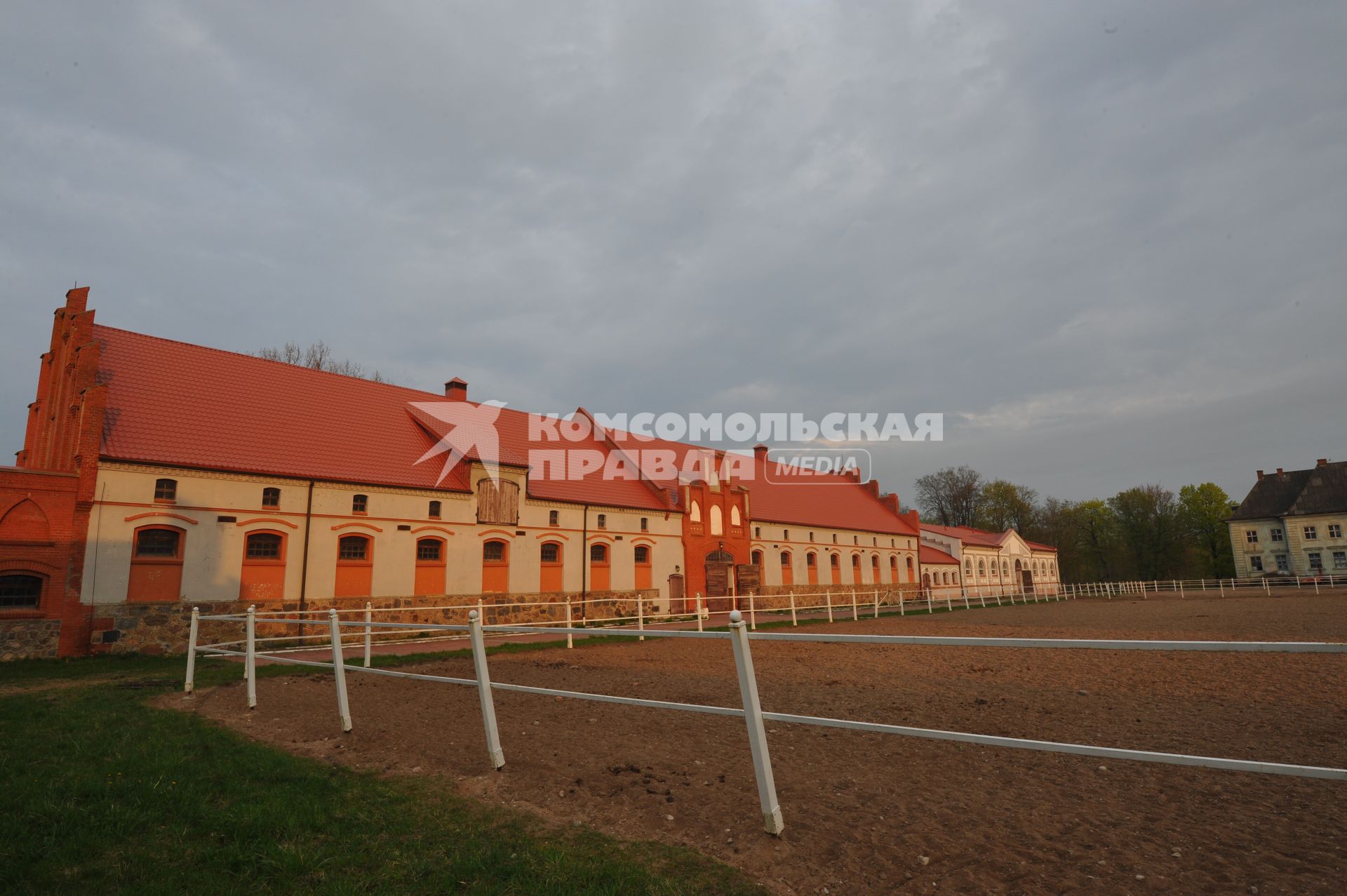 Калининградская область, Озерск. Здание конюшни `Частного конного завода Веедерн`, принадлежащего Елене Батурине, супруге бывшего мэра Москвы, фермера Юрия Лужкова.