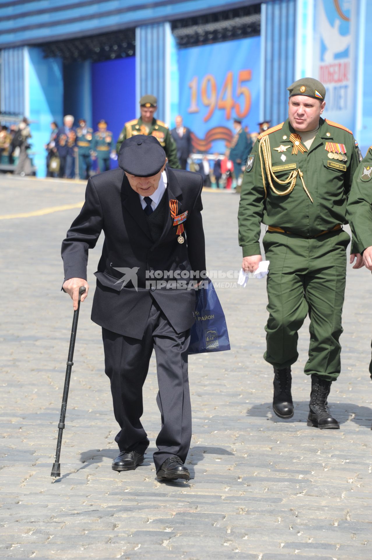 Москва. Ветеран после военного парада на Красной площади, в честь 70-летия Победы в Великой Отечественной войне.