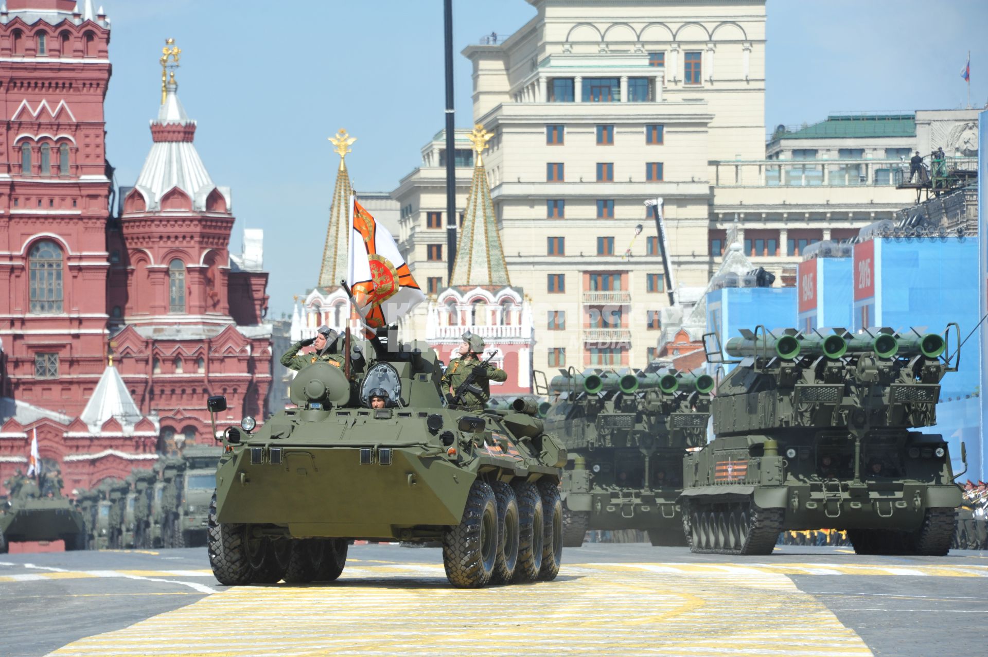 Москва. Бронетранспортер БТР-82А во время военного парада на Красной площади, в честь 70-летия Победы в Великой Отечественной войне.