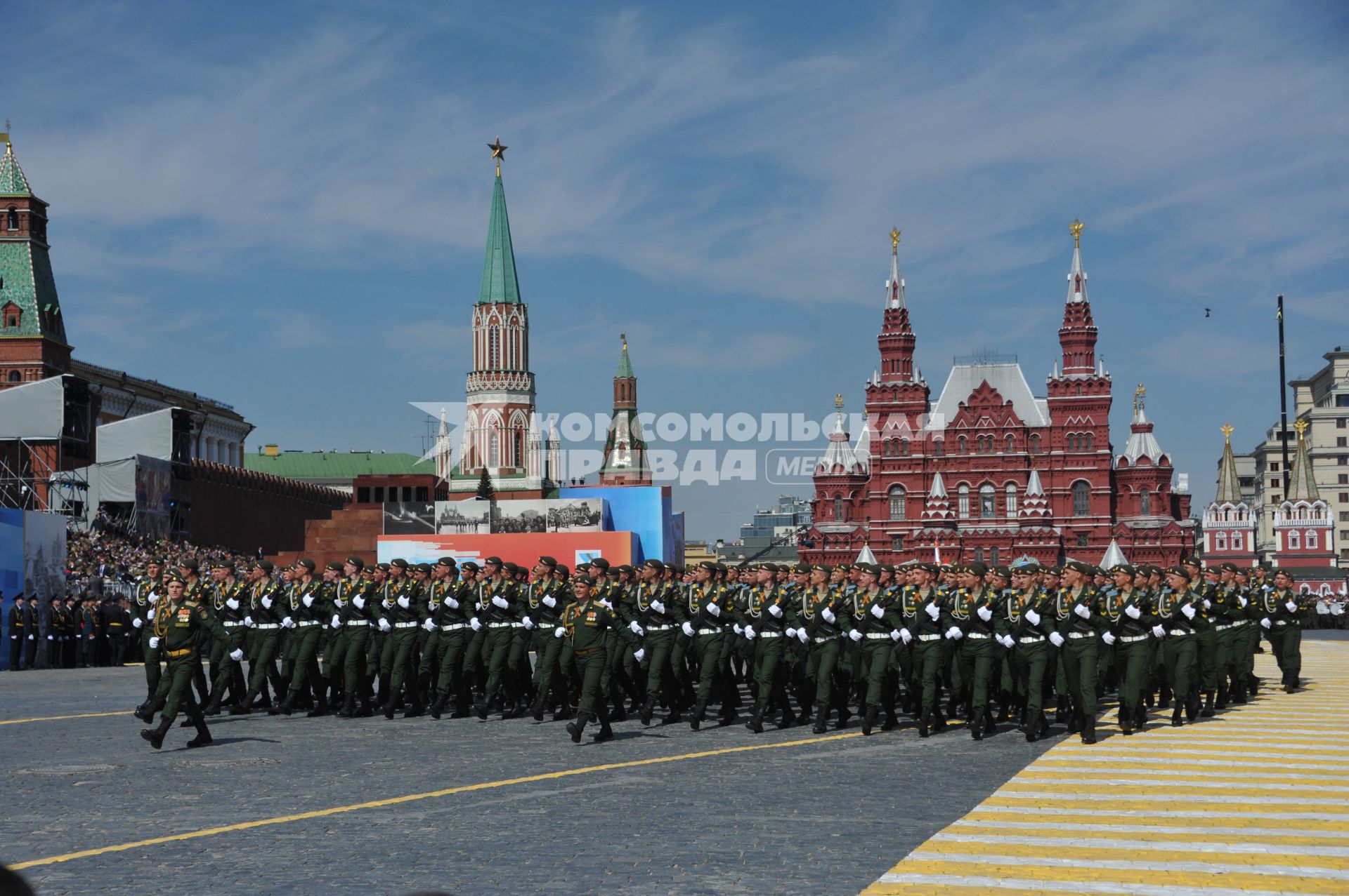 Москва. Военнослужащие парадных расчетов во время военного парада на Красной площади, в честь 70-летия Победы в Великой Отечественной войне.