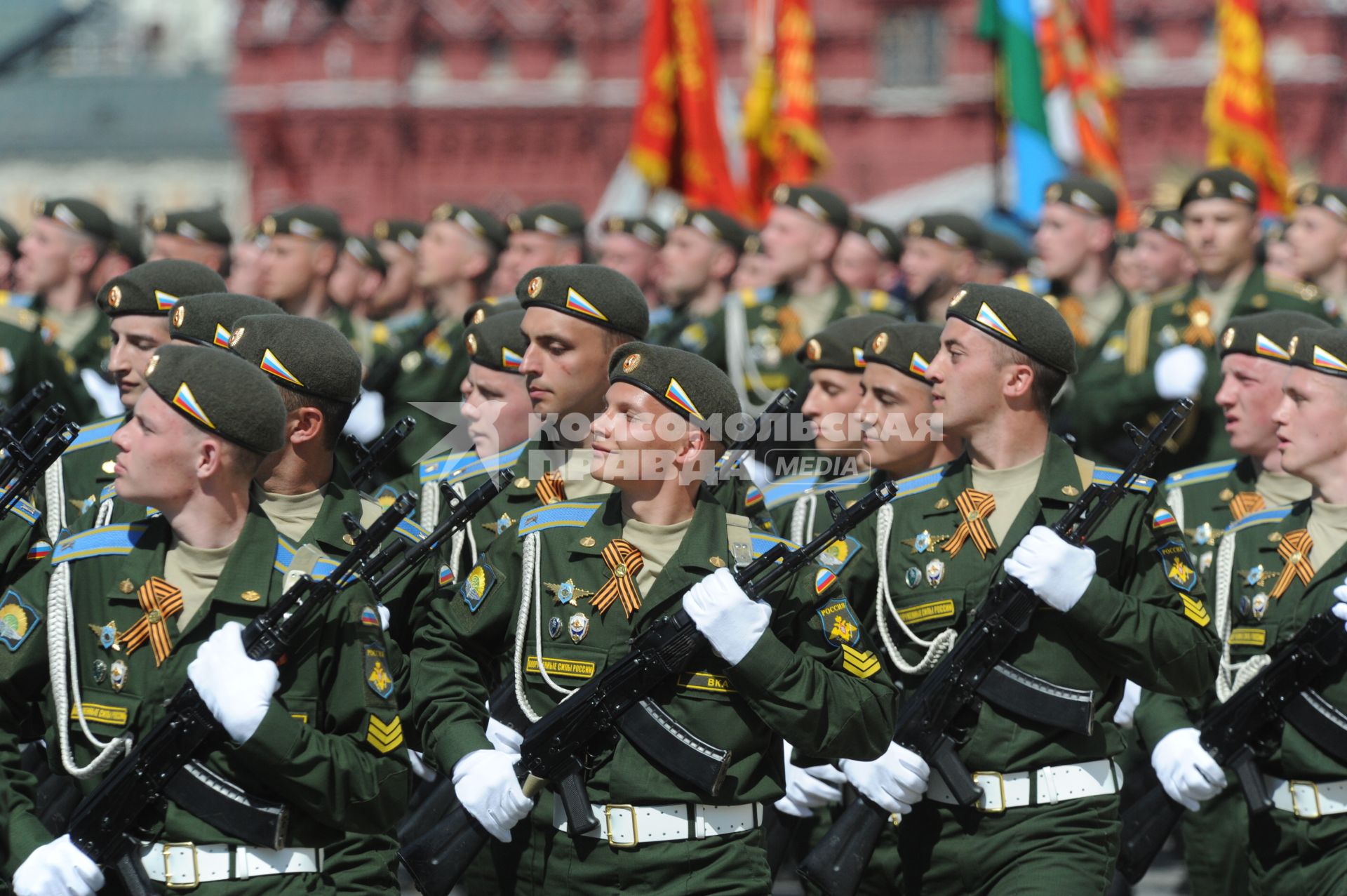 Москва. Курсанты военно-космической академии имени А. Ф. Можайского во время военного парада на Красной площади, в честь 70-летия Победы в Великой Отечественной войне.