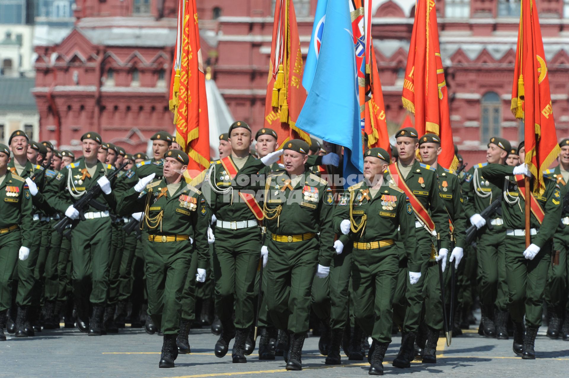 Москва. Военнослужащие Космический войск во время военного парада на Красной площади, в честь 70-летия Победы в Великой Отечественной войне.