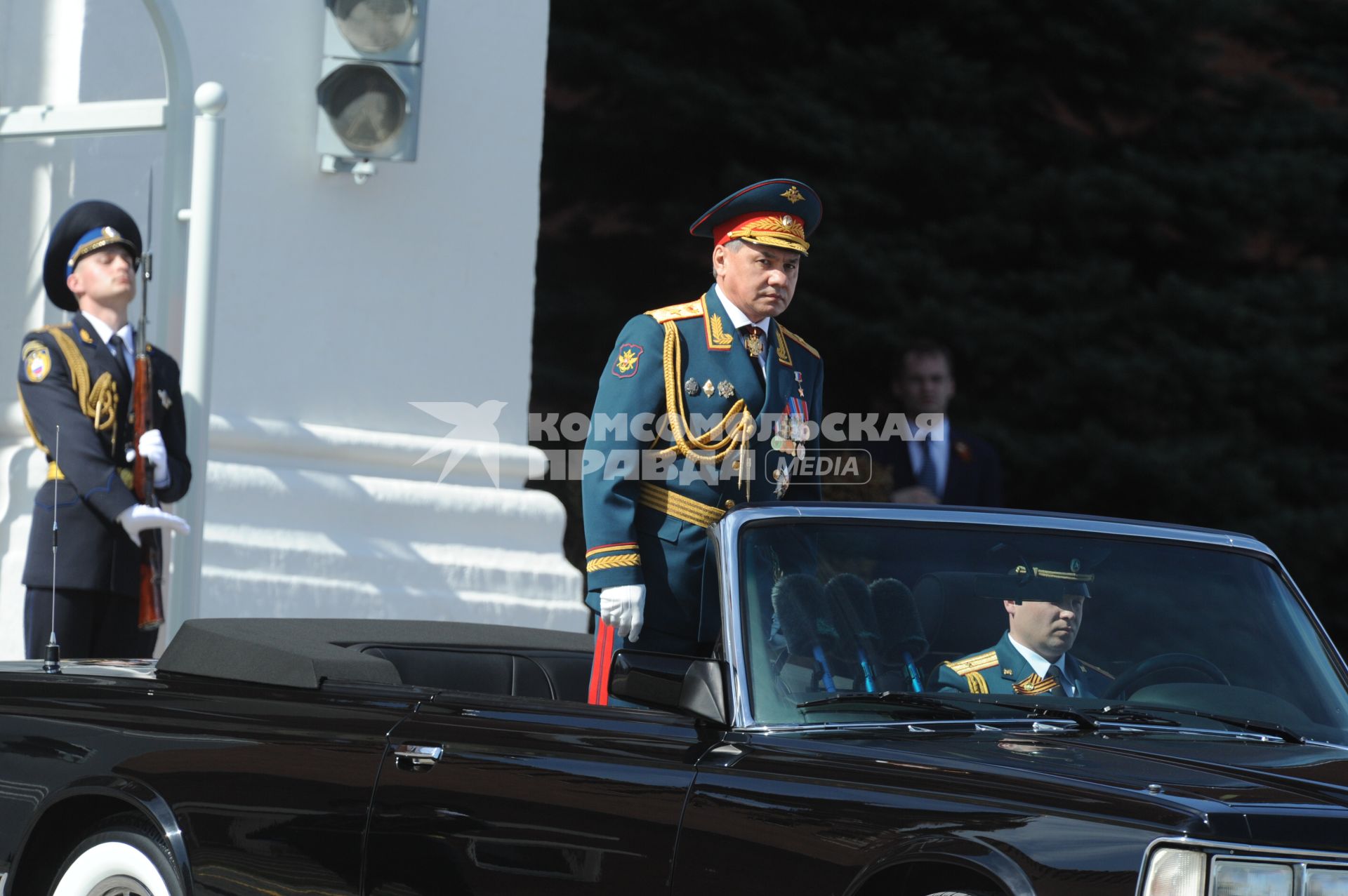 Москва. Министр обороны РФ, генерал армии Сергей Шойгу на автомобиле ЗИЛ во время  Парада на Красной площади, в честь 70-летия Победы в Великой Отечественной войне.