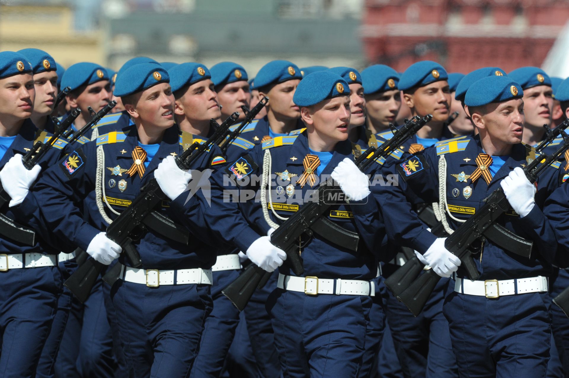 Москва. Курсанты военного училища во время военного парада на Красной площади, в честь 70-летия Победы в Великой Отечественной войне.