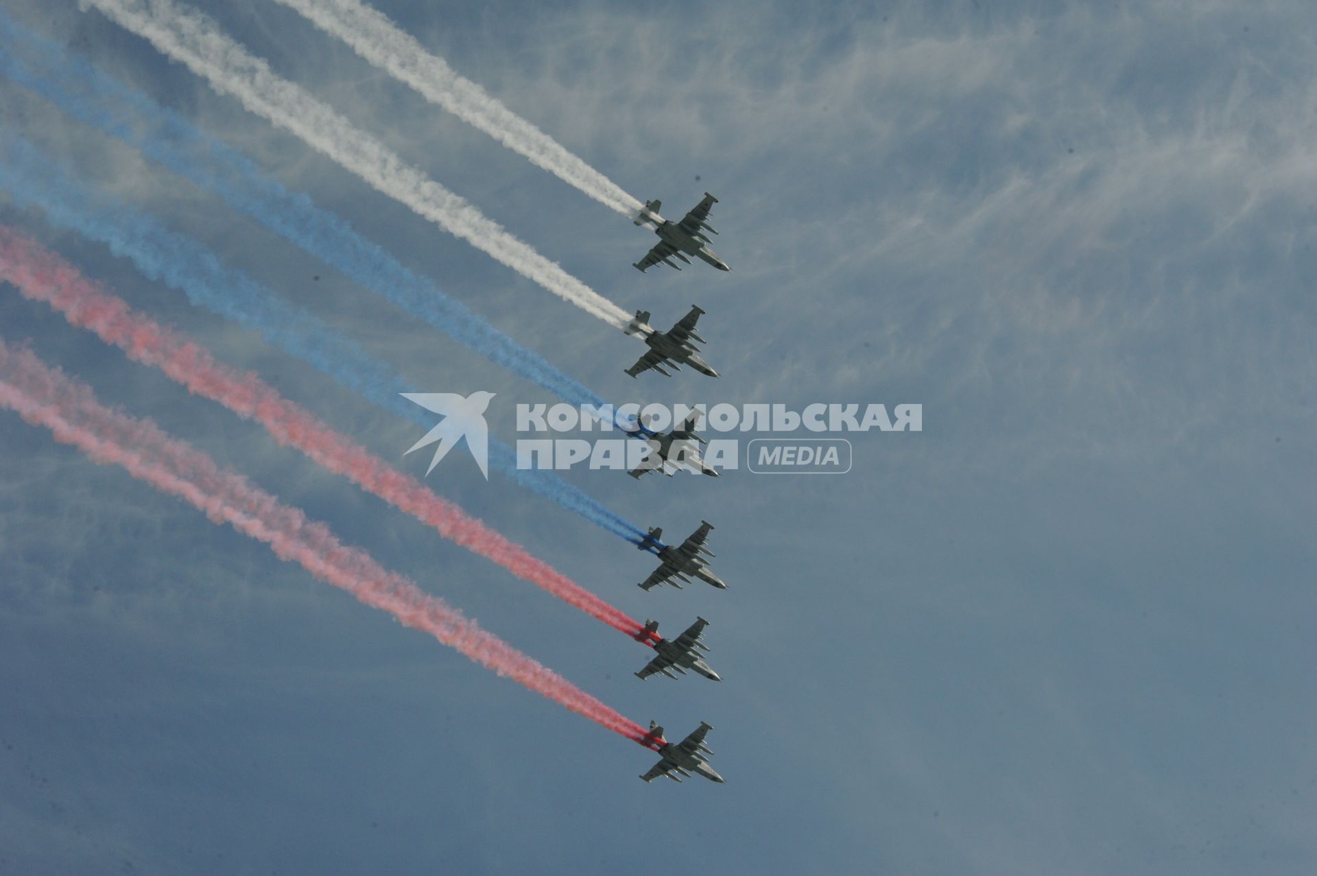 Москва. Штурмовики Су-25 во время парада авиации на Красной площади, в честь 70-летия Победы в Великой Отечественной войне.