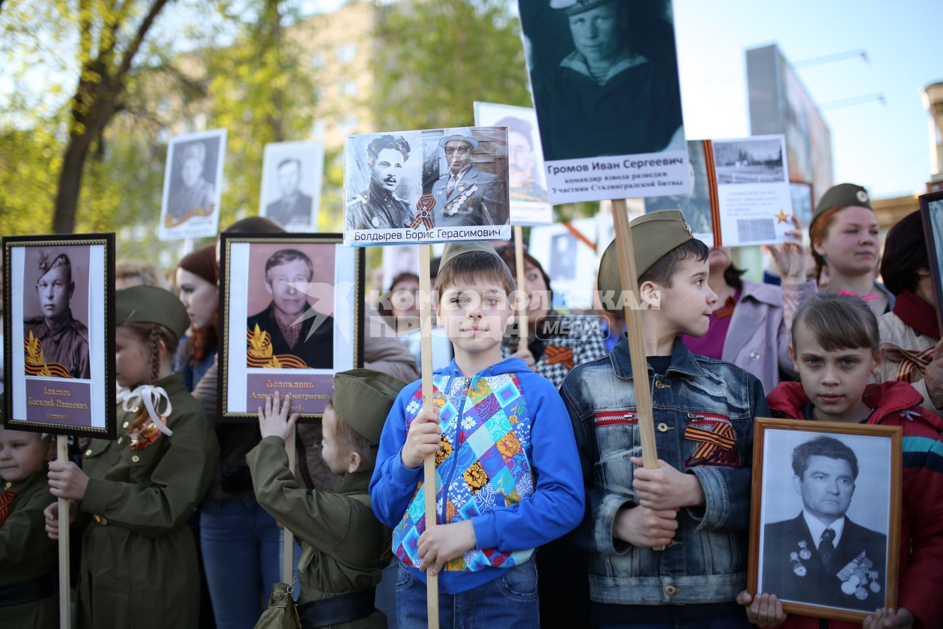 Саратов. Акция `Бессмертный полк`, посвященная 70-летию Победы в Великой Отечественной войне.