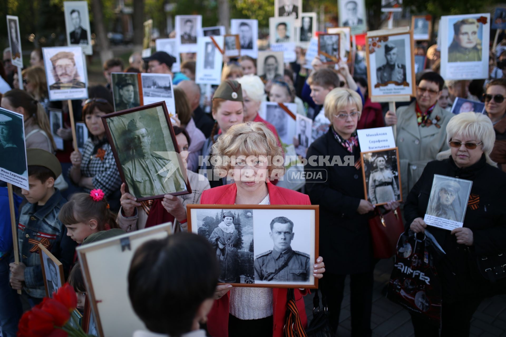 Саратов. Акция `Бессмертный полк`, посвященная 70-летию Победы в Великой Отечественной войне.