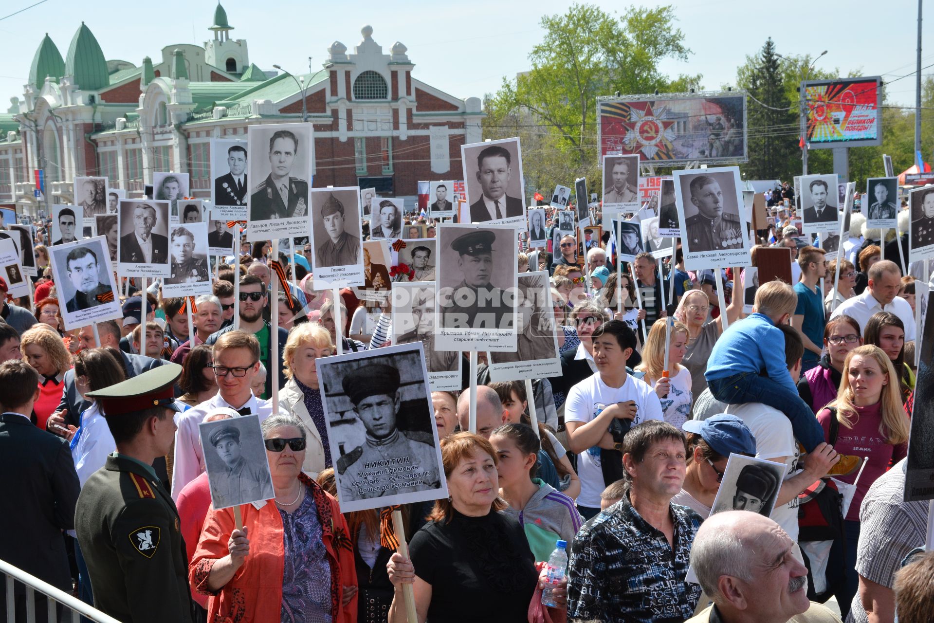 Новосибирск. Акция `Бессмертный полк`, посвященная 70-летию Победы в Великой Отечественной войне.