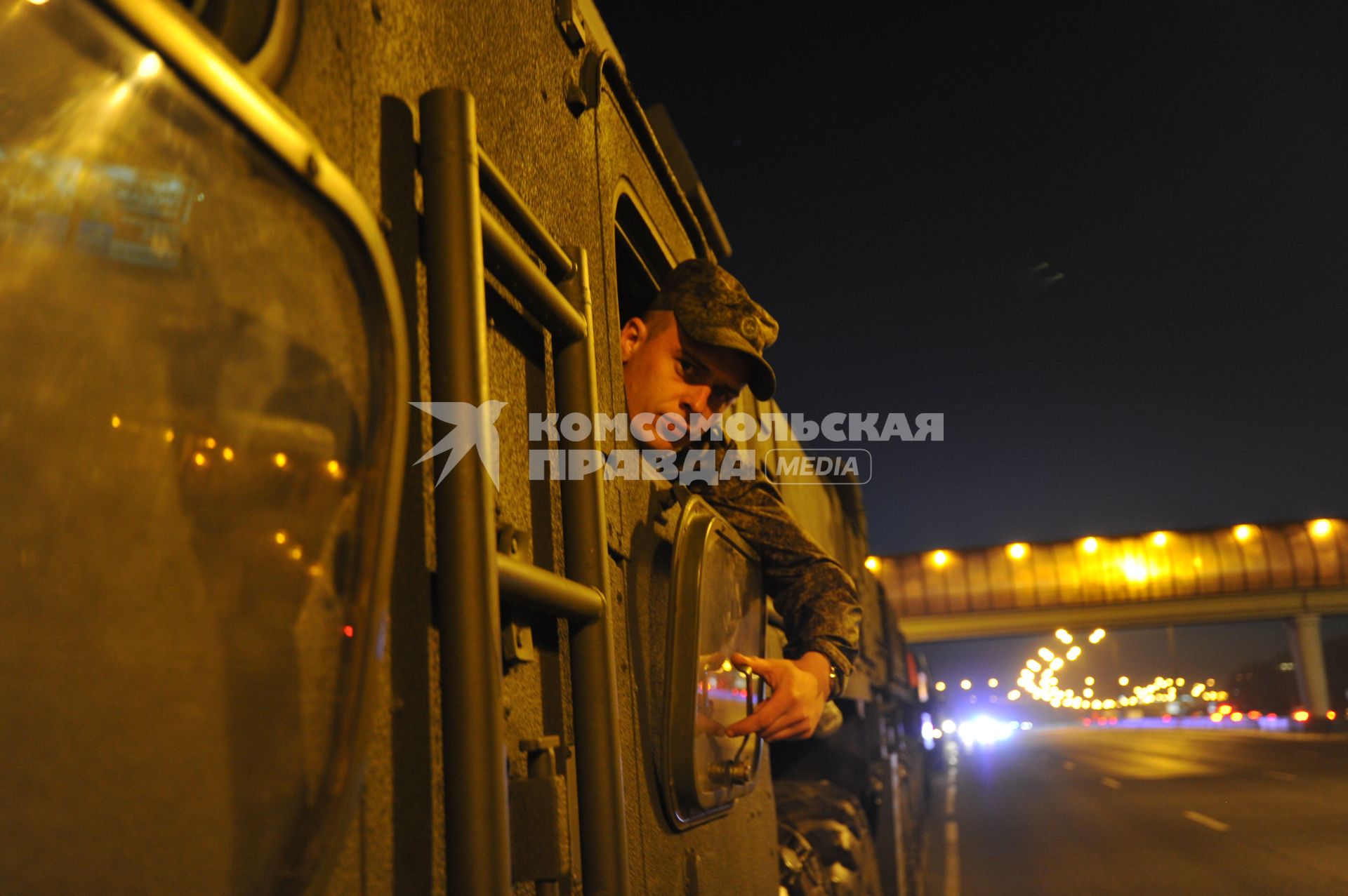 Москва. Ракетные комплексы `Ярсы` проехали по МКАД от полигона Алабино к месту постоянной дислокации в Ивановской области.