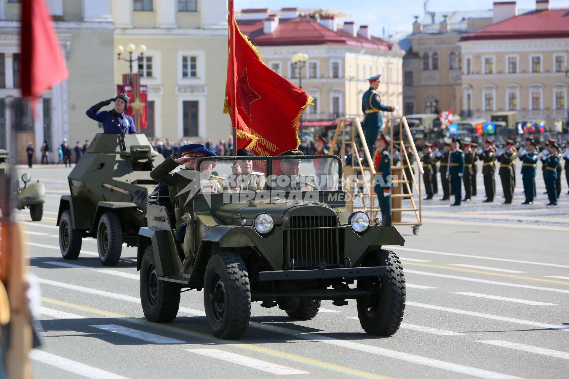 Санкт-Петербург. Военная техника времен Великой Отечественной войны на Параде Победы на Дворцовой площади в честь 70-летия Победы в Великой Отечественной войне.