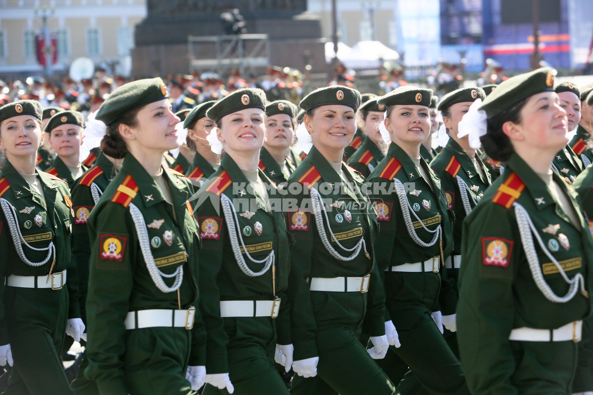 Санкт-Петербург. Военнослужащие парадных расчетов во время Парада Победы на Дворцовой площади в честь 70-летия Победы в Великой Отечественной войне.