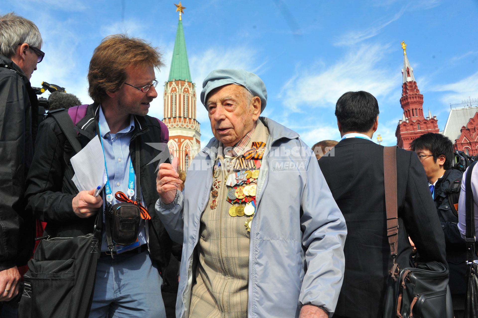 Москва. Гости перед началом Парада на Красной площади, в честь 70-летия Победы в Великой Отечественной войне.