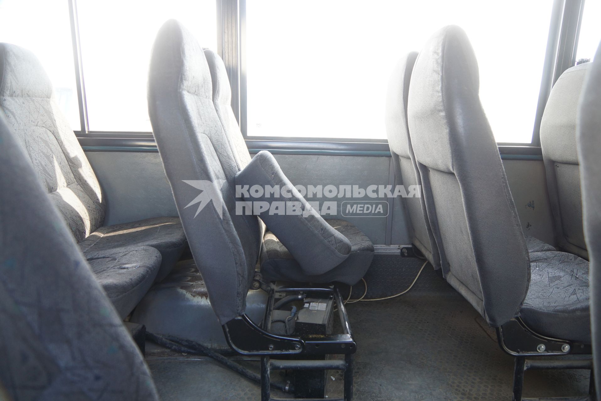 Сломаное сиденье в салоне маршрутного автобуса. Рейд ГИБДД по выявлению неисправных маршруток. Екатеринбург