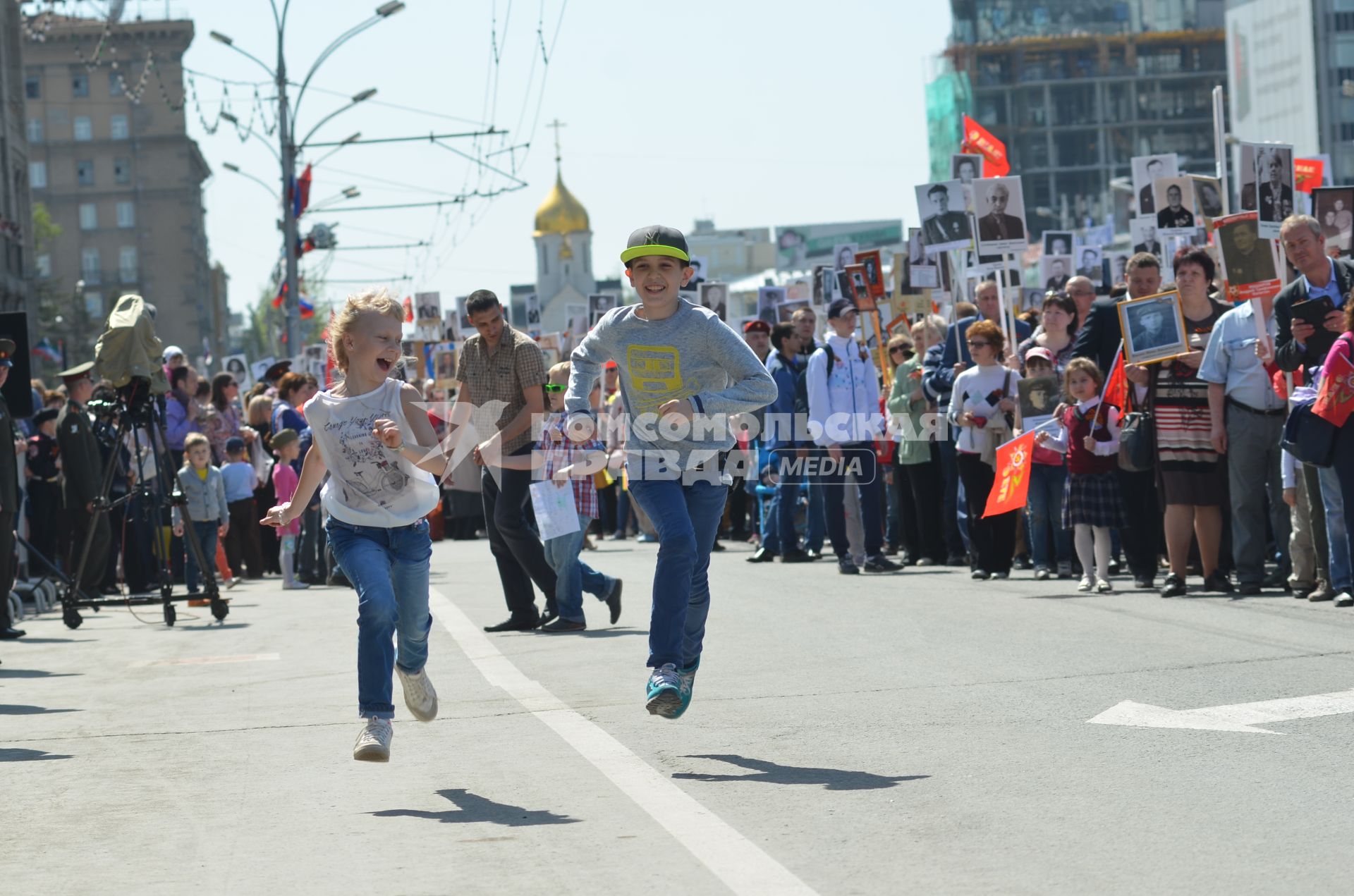 Новосибирск. Дети на на Параде Победы, посвященном 70-летию Победы в Великой Отечественной войне.