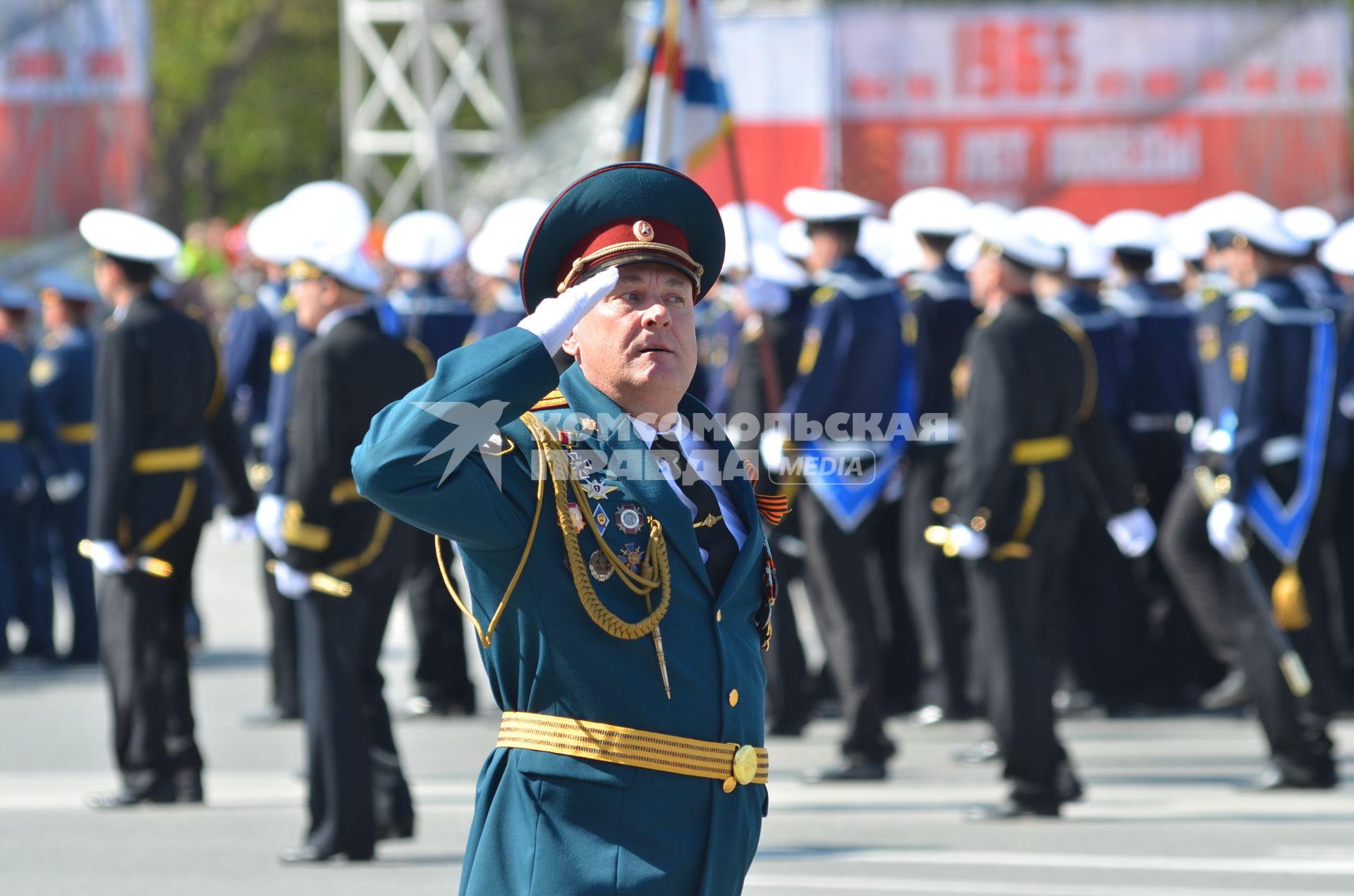 Новосибирск. Парад Победы, посвященный 70-летию Победы в Великой Отечественной войне.