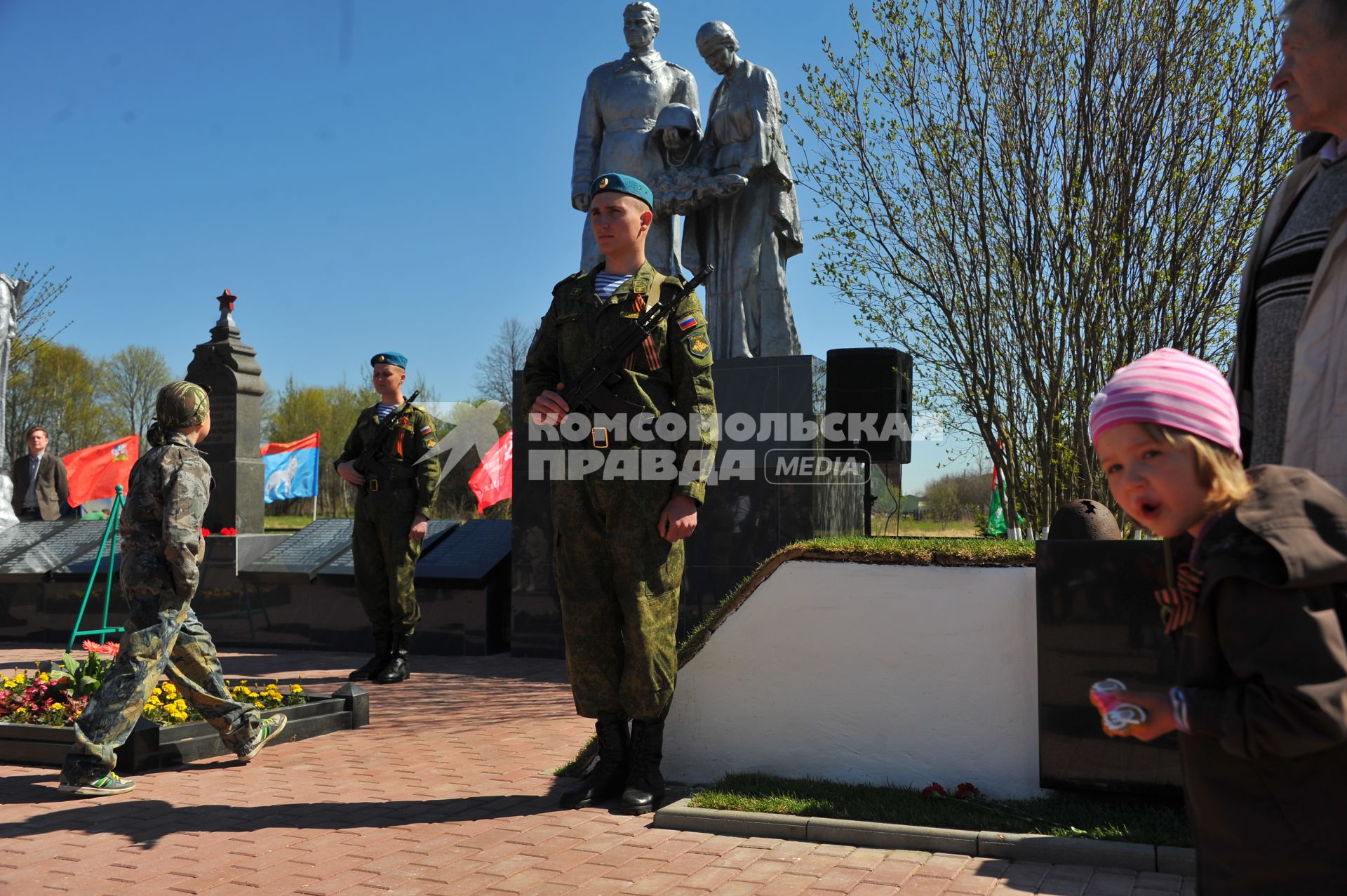 Московская обл., Наро-Фоминский район, д.Смолино. Открытие мемориала  воинам, павшим в годы Великой Отечественной войны.