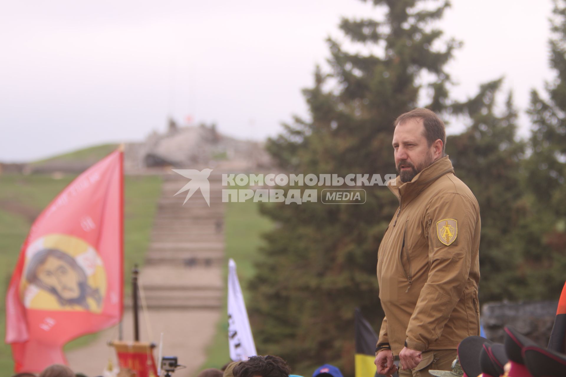 Украина. Донецкая область. Курган Саур-Могила. Командир бригады `Восток`, секретарь Совета безопасности ДНР Александр Ходоковский  во время мероприятий, посвященных годовщине создания бригады `Восток` и установки поминального колокола.