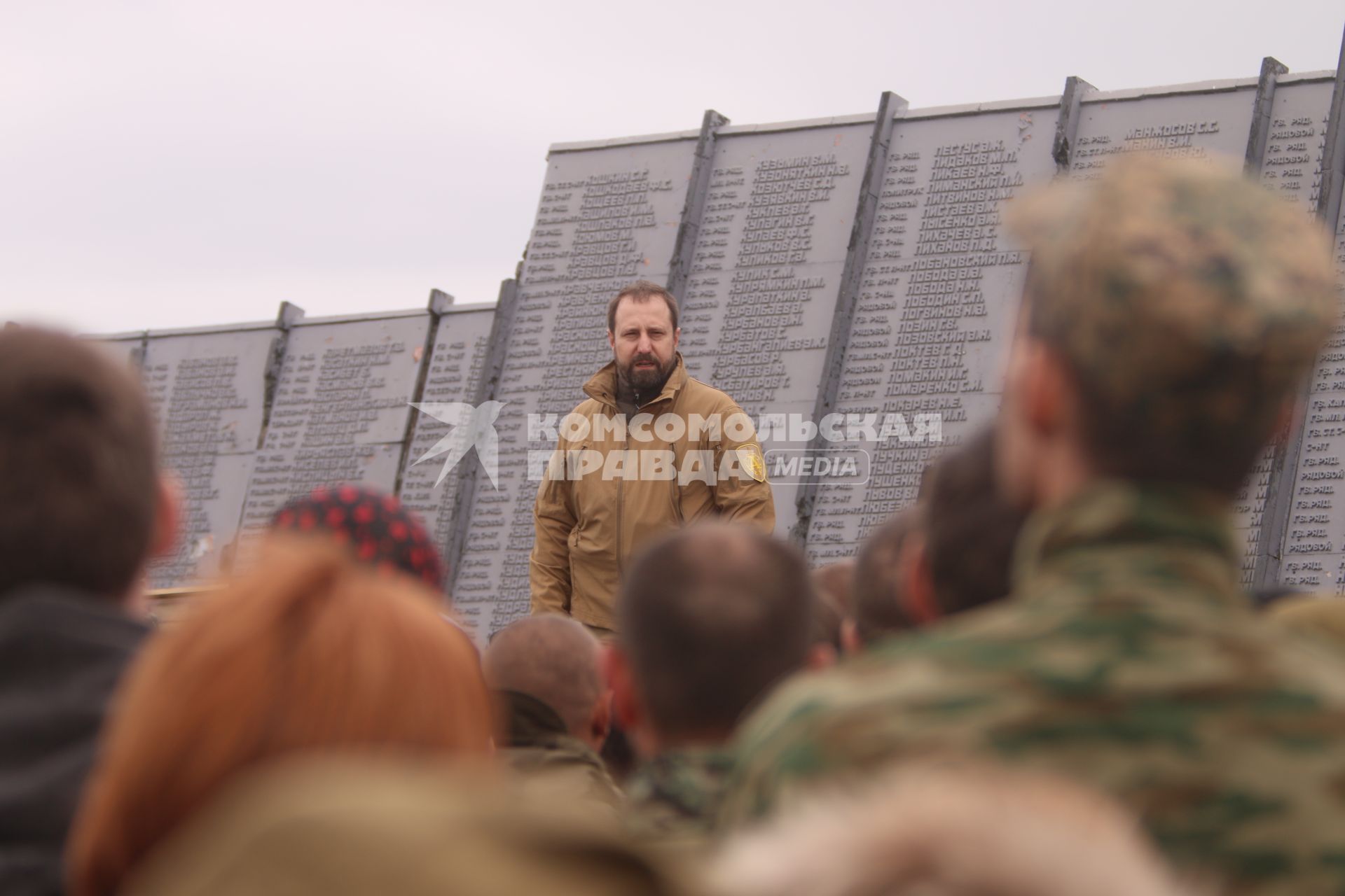 Украина. Донецкая область. Курган Саур-Могила. Командир бригады `Восток`, секретарь Совета безопасности ДНР Александр Ходоковский  во время мероприятий, посвященных годовщине создания бригады `Восток` и установки поминального колокола.