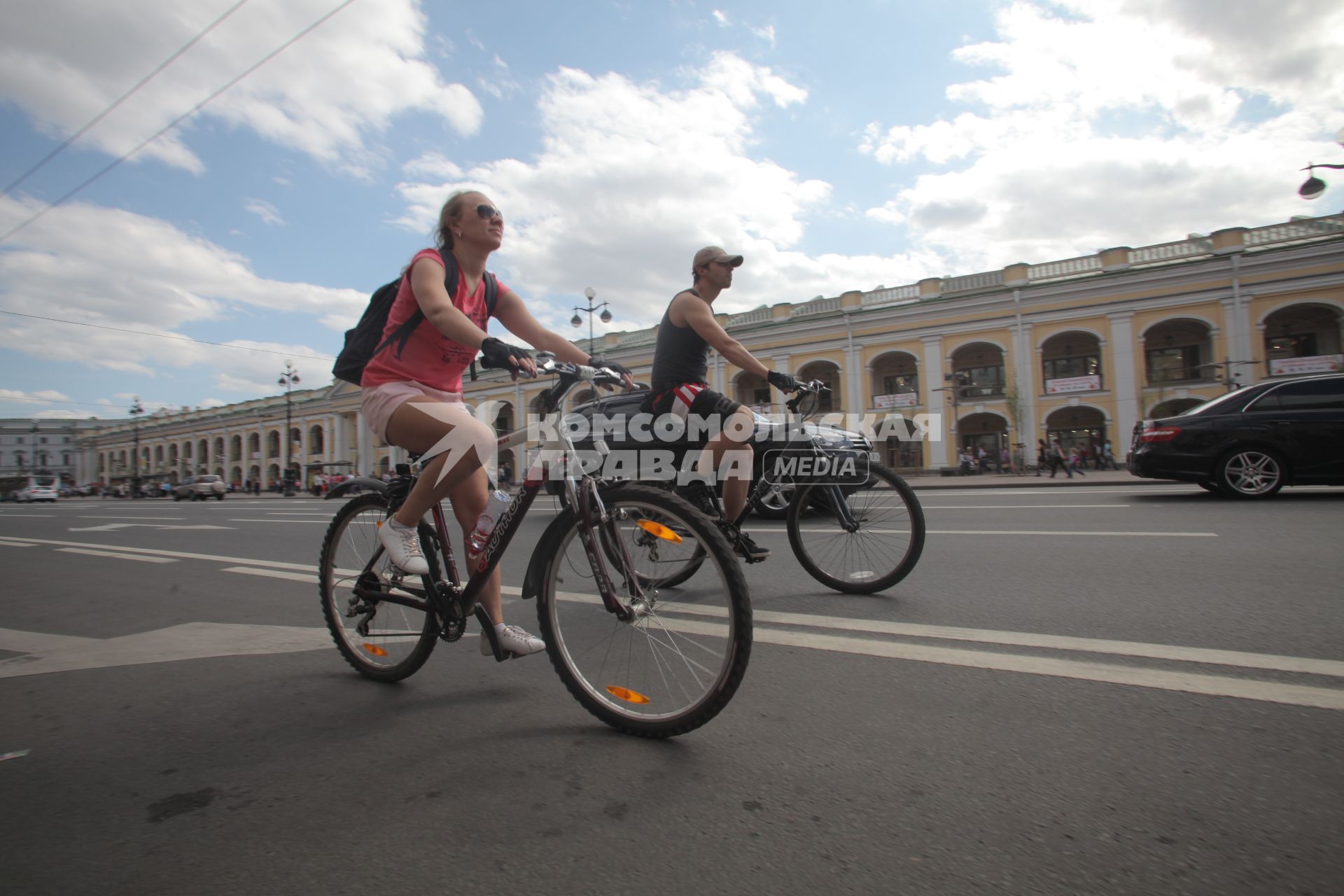 Санкт-Петербург. Велосипедисты на улицах города.