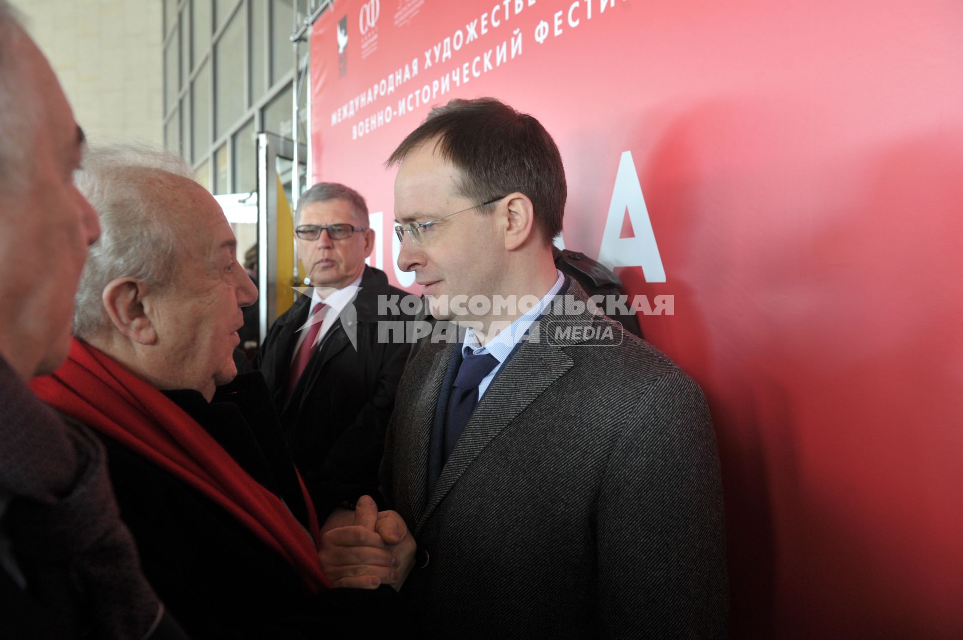 Президент Российской академии художеств Зураб Церетели, главный редактор, генеральный директор ИД КП Владимир Сунгоркин  и министр культуры РФ Владимир Мединский (слева направо) на экспозиции военно-исторического фестиваля `Победа` в Центральном доме художника на Крымском валу в Москве.