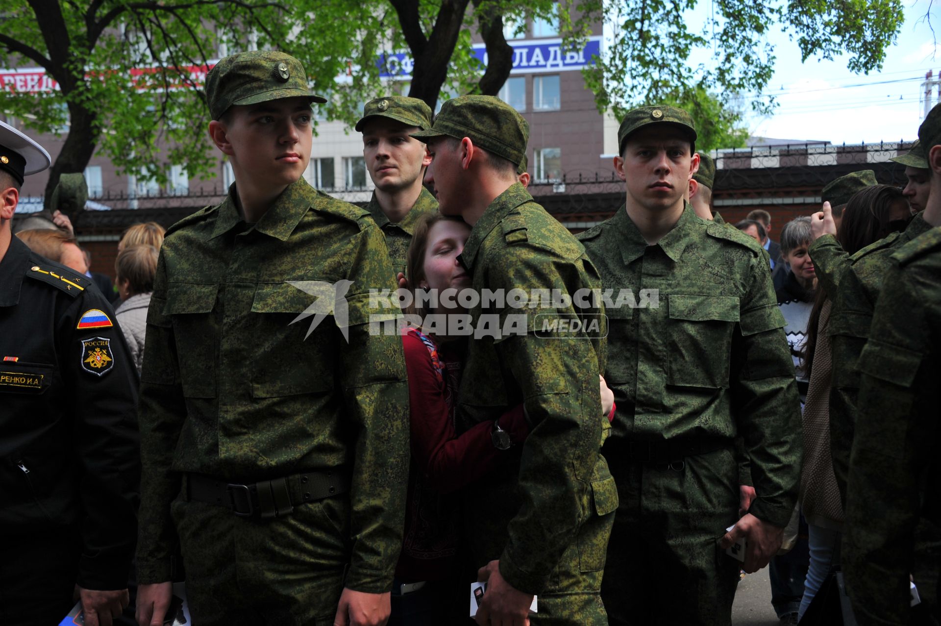 Весенний  призыв в армию. Сборный призывной пункт военного комиссариата г. Москвы.