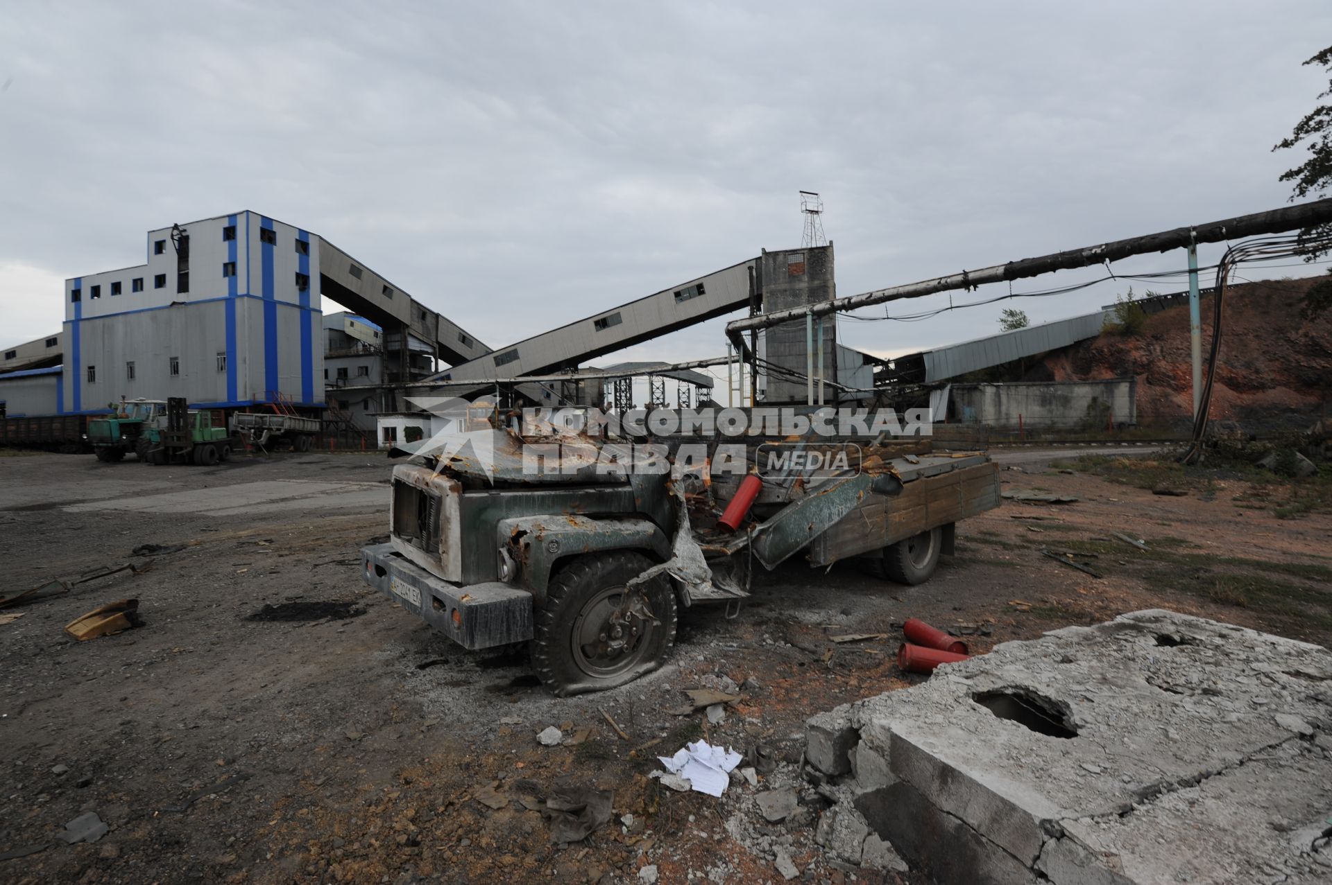 Украина. Донецкая область. г.Ждановка. Шахта `Коммунарская`, пострадавшая в результате артобстрела украинской армией.