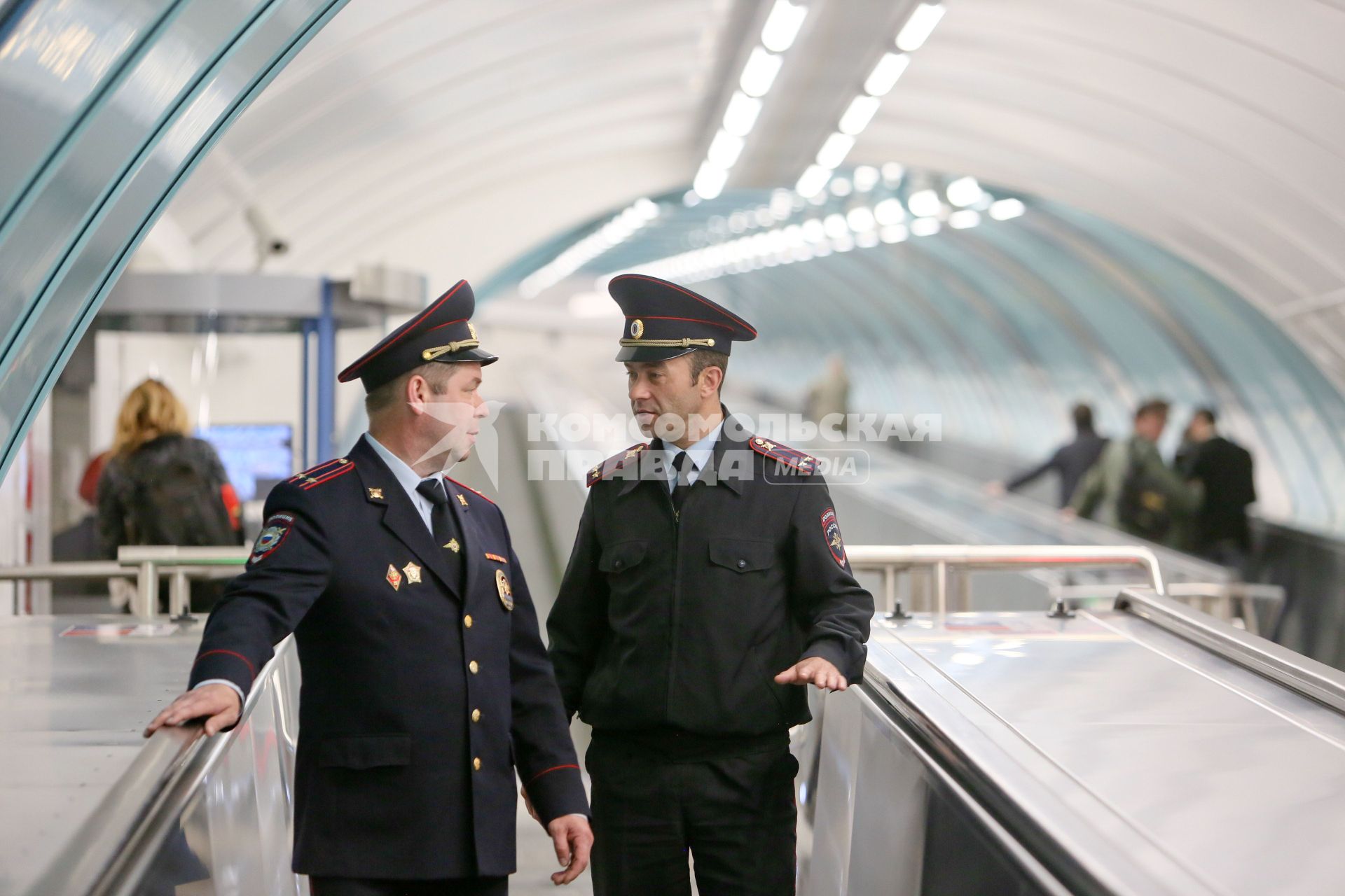 Санкт-Петербург.  Открытие второго вестибюля станции метро `Спортивная` с траволаторами в 300-метровом тоннеле, соединяющем два берега Невы.