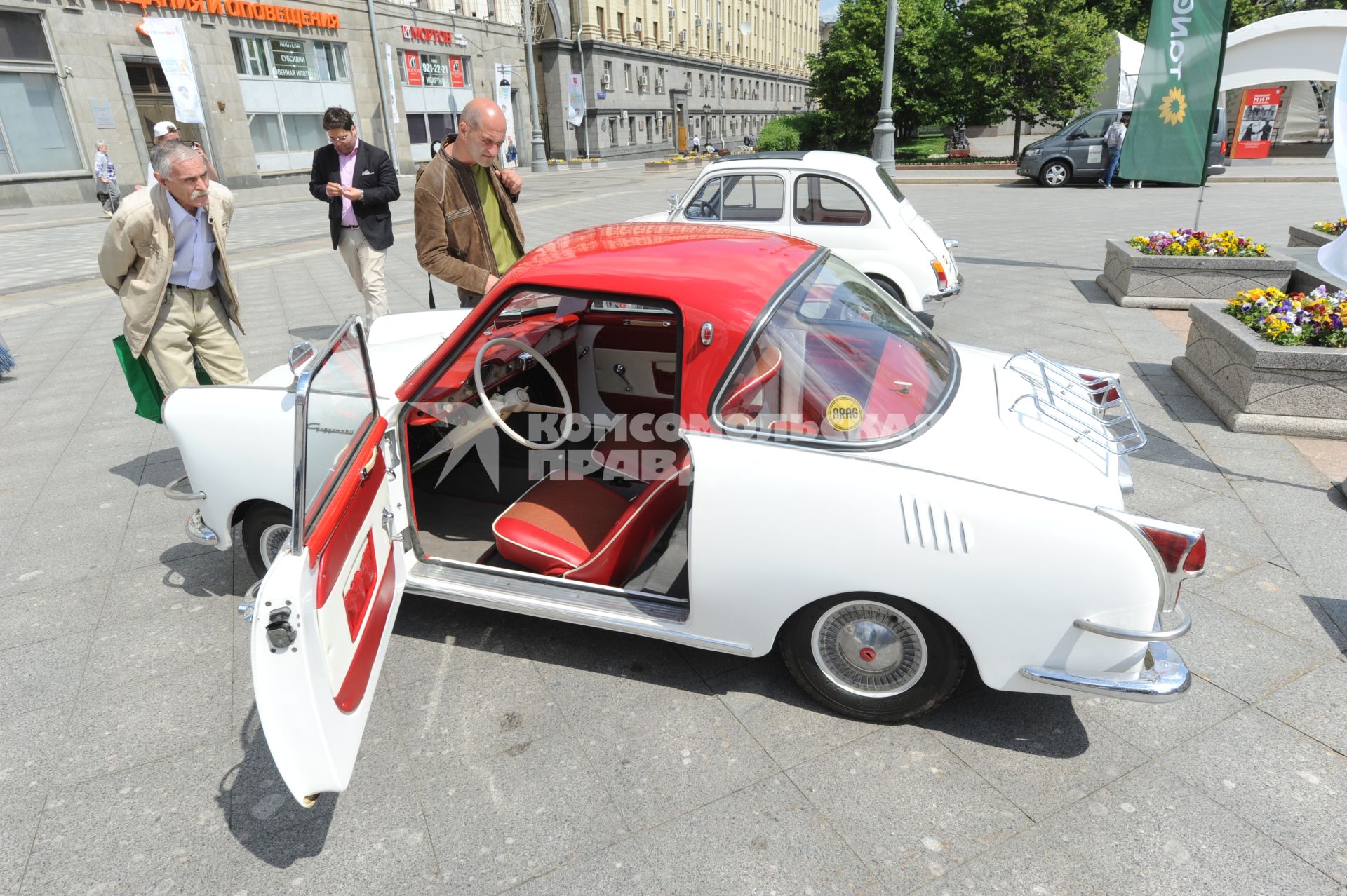 Goggomobil TS250 Coupe 1965г. во время автопробега ретро-машин на Тверской площади в Москве.