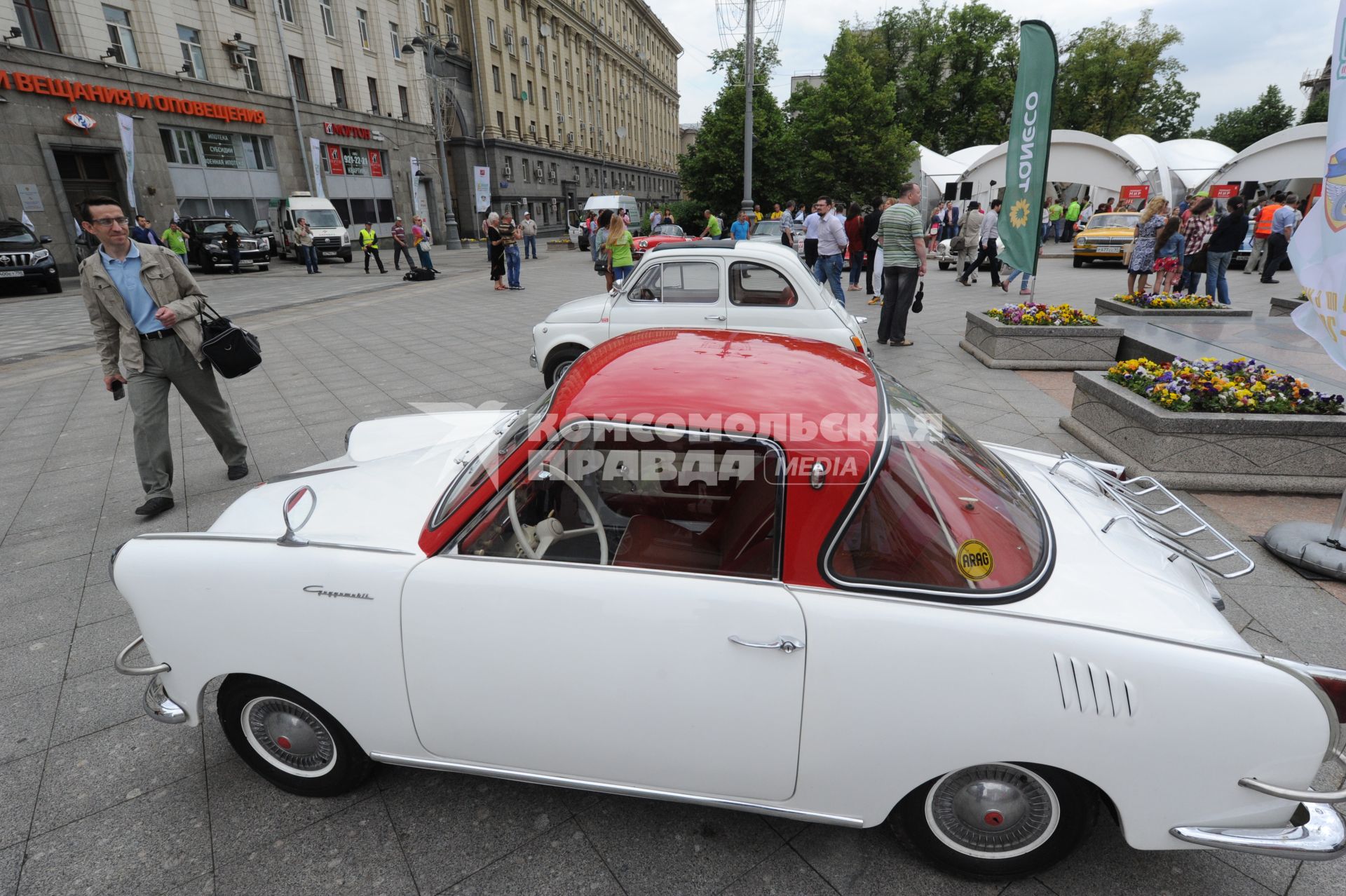 Goggomobil TS250 Coupe 1965г. во время автопробега ретро-машин на Тверской площади в Москве.