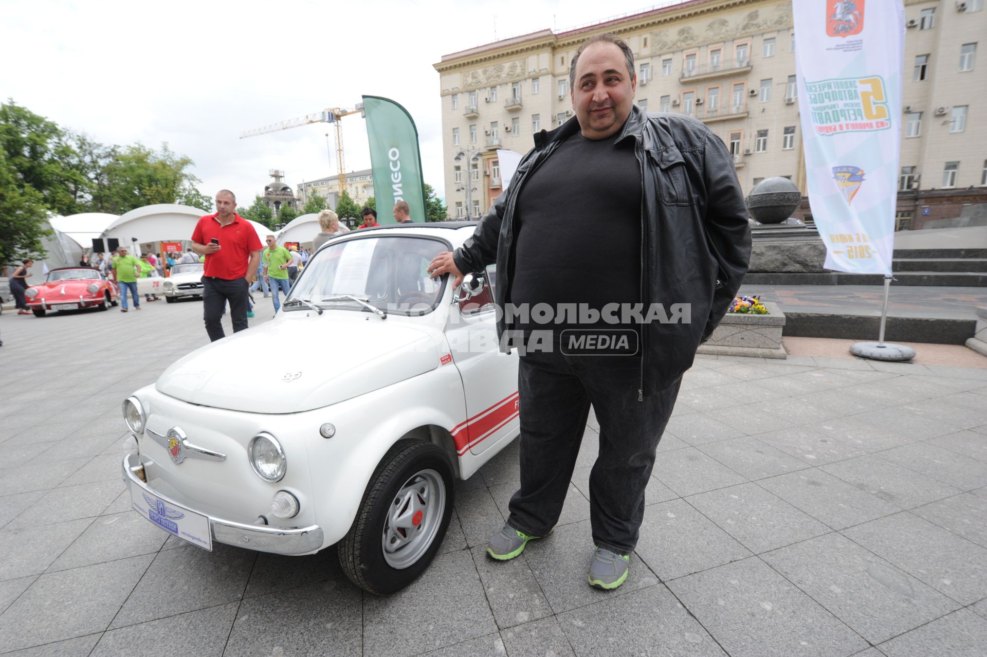 Fiat Abarth 695 1965г.  во время автопробега ретро-машин на Тверской площади в Москве.