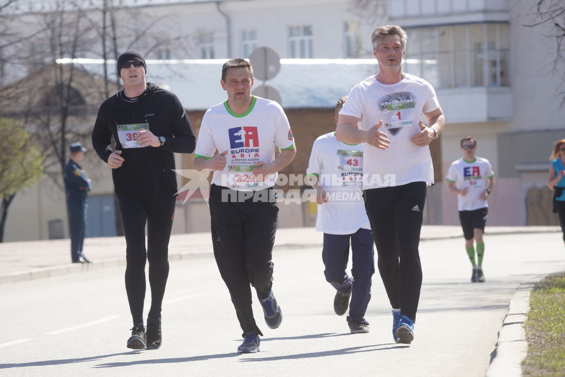 мэр Екатеринбурга и бывший руководитель фонда \"город без наркотиков\" Евгений Ройзман (№1), во время забега \"Майская гроза\". Екатеринбург