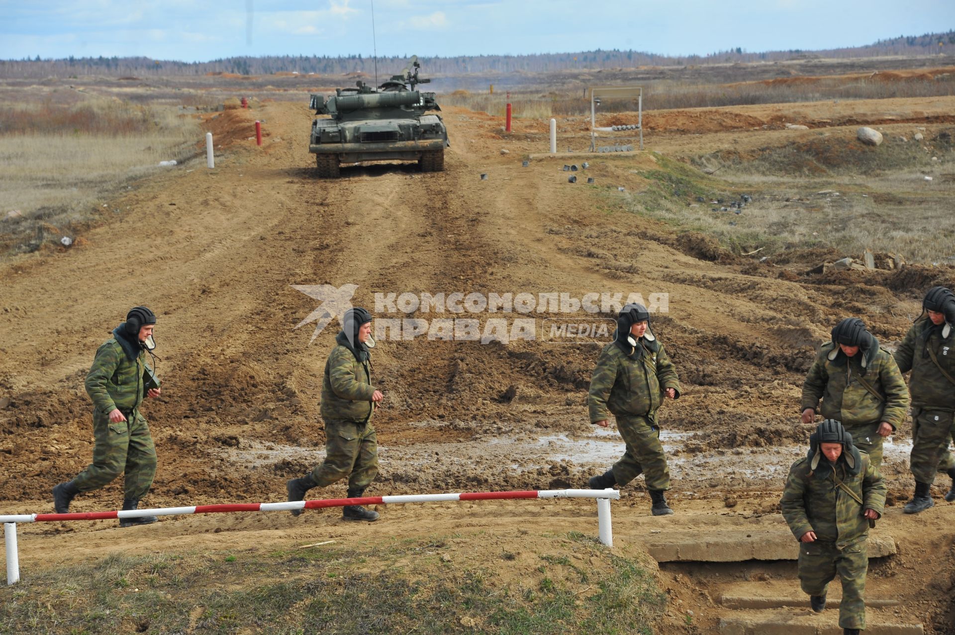 Наро-Фоминск. 4-я гвардейская танковая Кантемировская дивизия. Танк Т-80У во время учений.