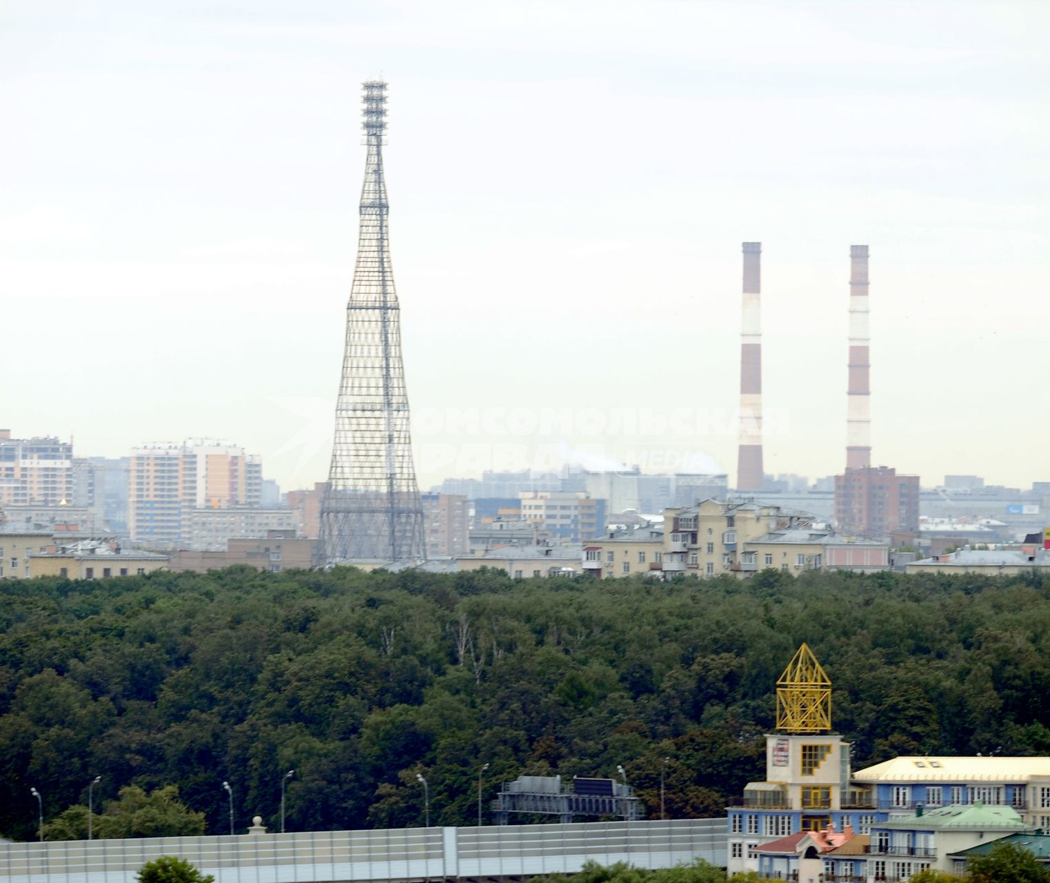 Москва. Вид со смотровой площадки на Шуховскую башню.