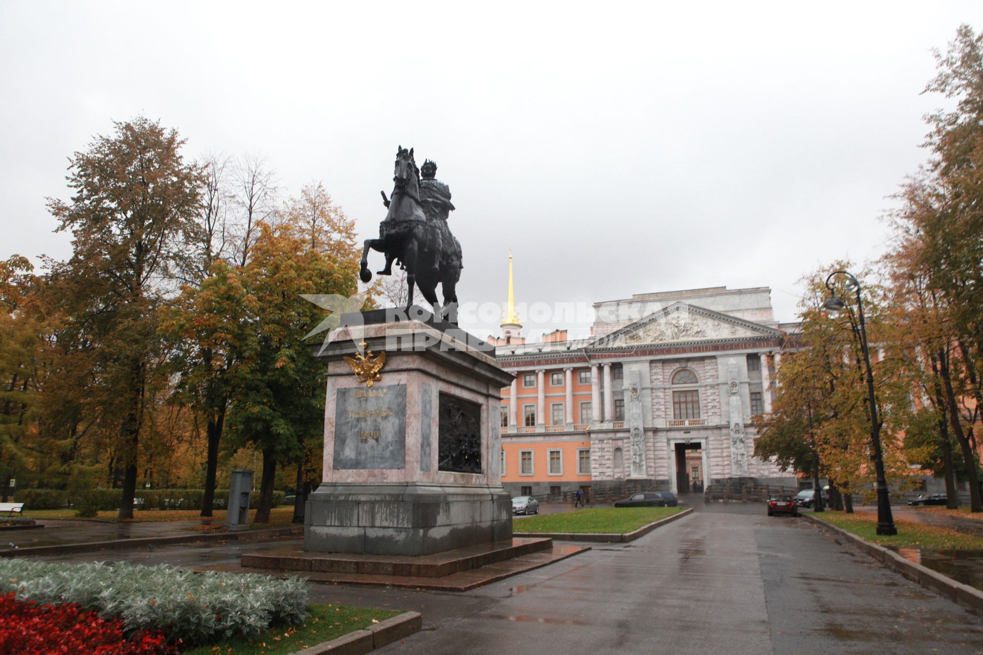 Санкт-Петербург. Памятник Петру I  перед Михайловским  замком.