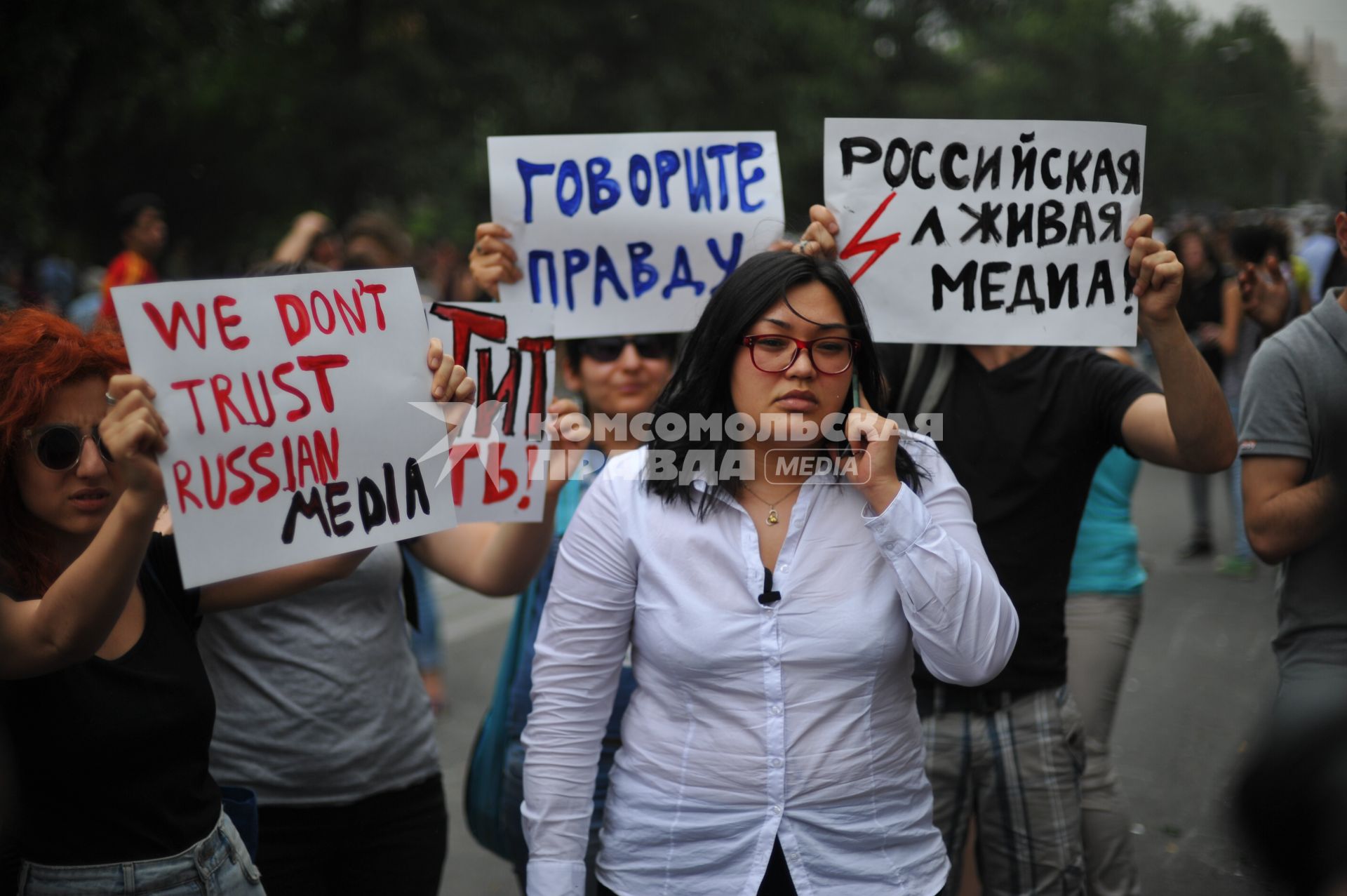 Армения, Ереван. Участники акции протеста против повышения тарифов на электричество.