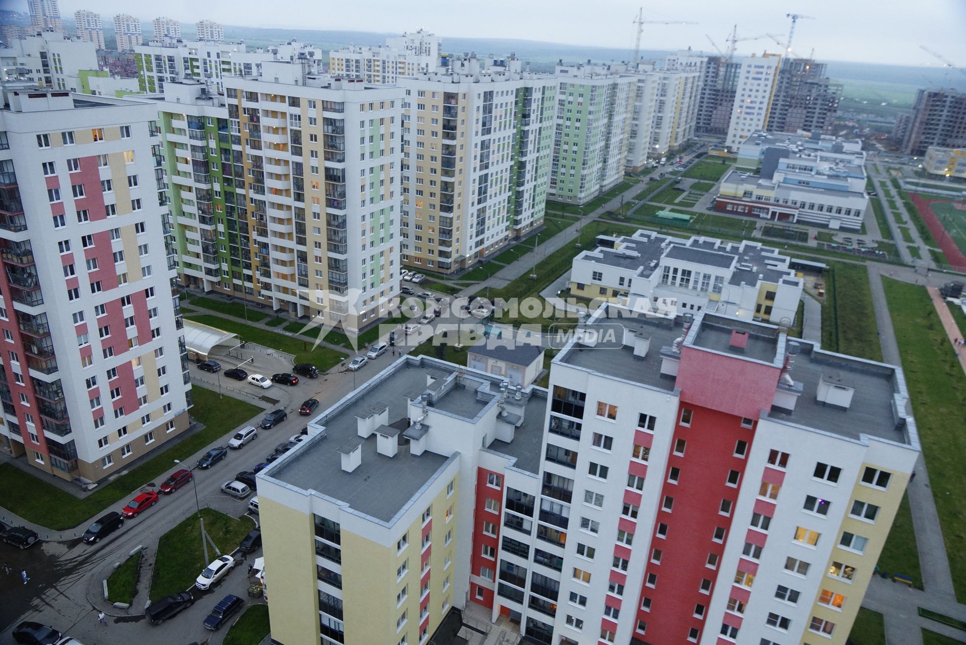 Спальный район \"Академический\". Фотографы-блогеры снимали городские виды с крыш и верхних этажей новостроек, в рамках проекта Комсомольской правды \"Екатеринбург на высоте\". Екатеринбург